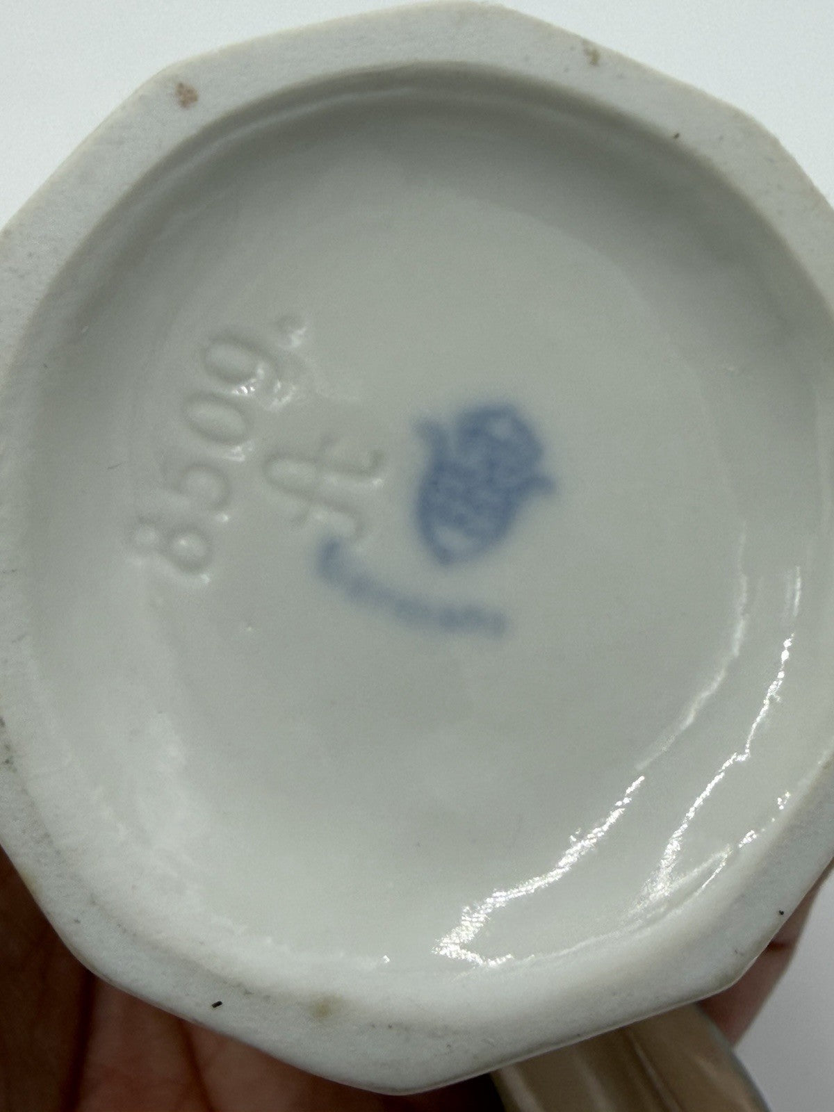 Antique Unterweissbach Germany Porcelain Bullfinch Bird Figurine 5”H #8509 Model