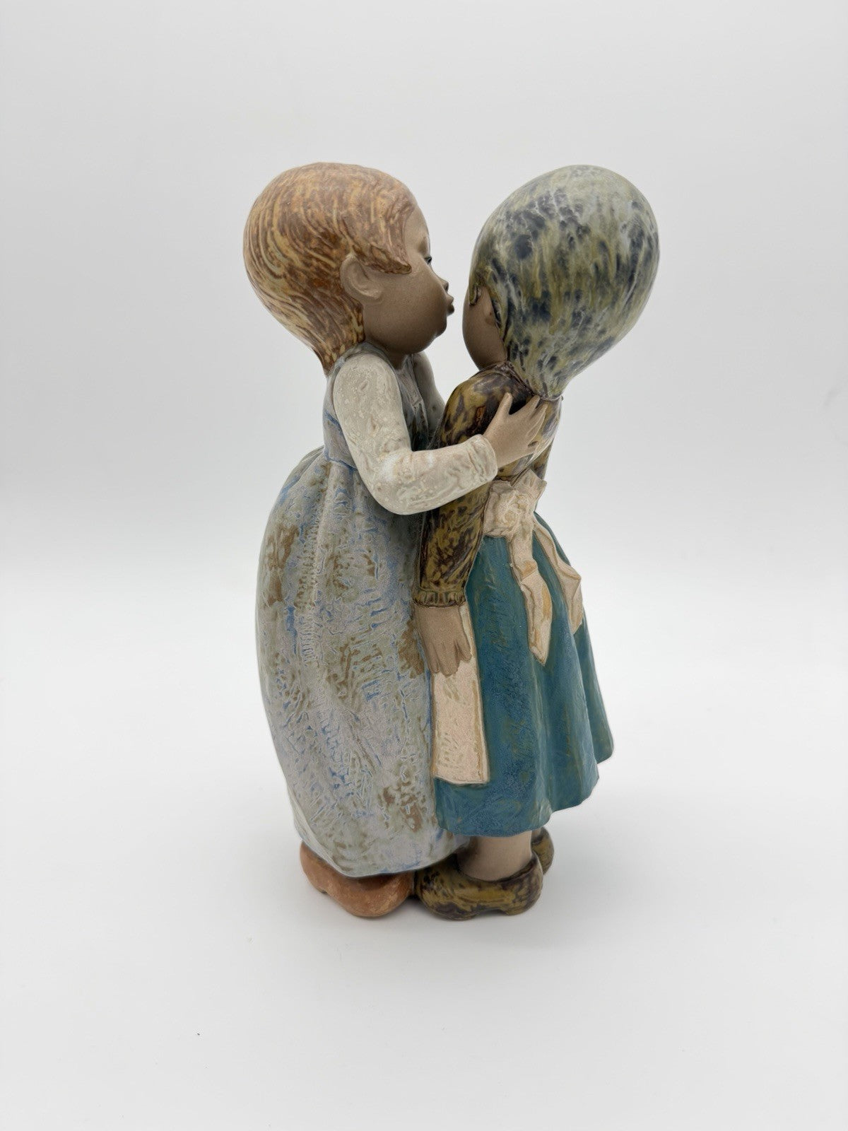 Lladro Spain Porcelain #2086  Little Kiss Painted Gres Finish Figurine 11” Rare