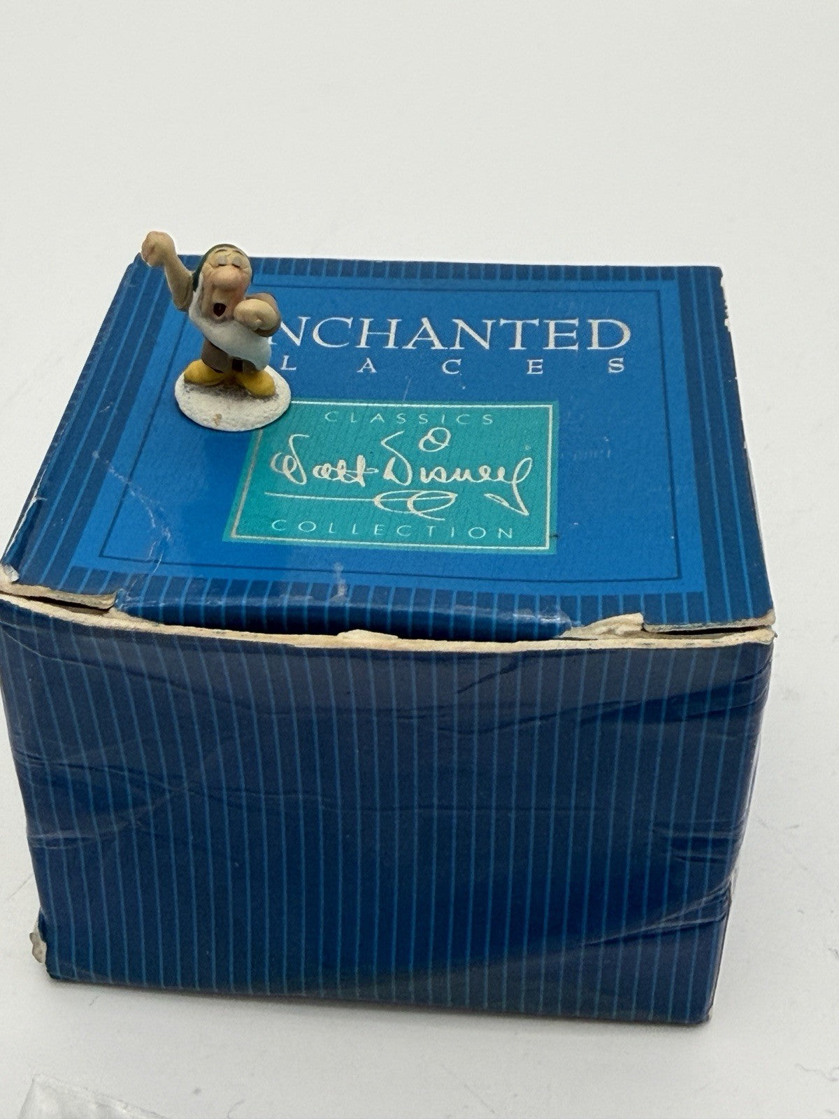 WDCC Enchanted Places Sleepy Dwarf Miniature Disney's Snow White Box Figurine