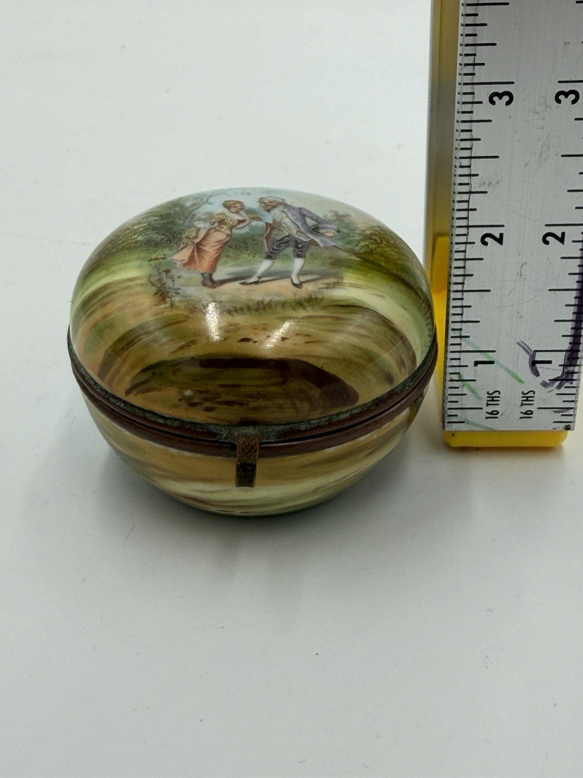 Antique French Victorian porcelain snuff box hand-painted romantic scene