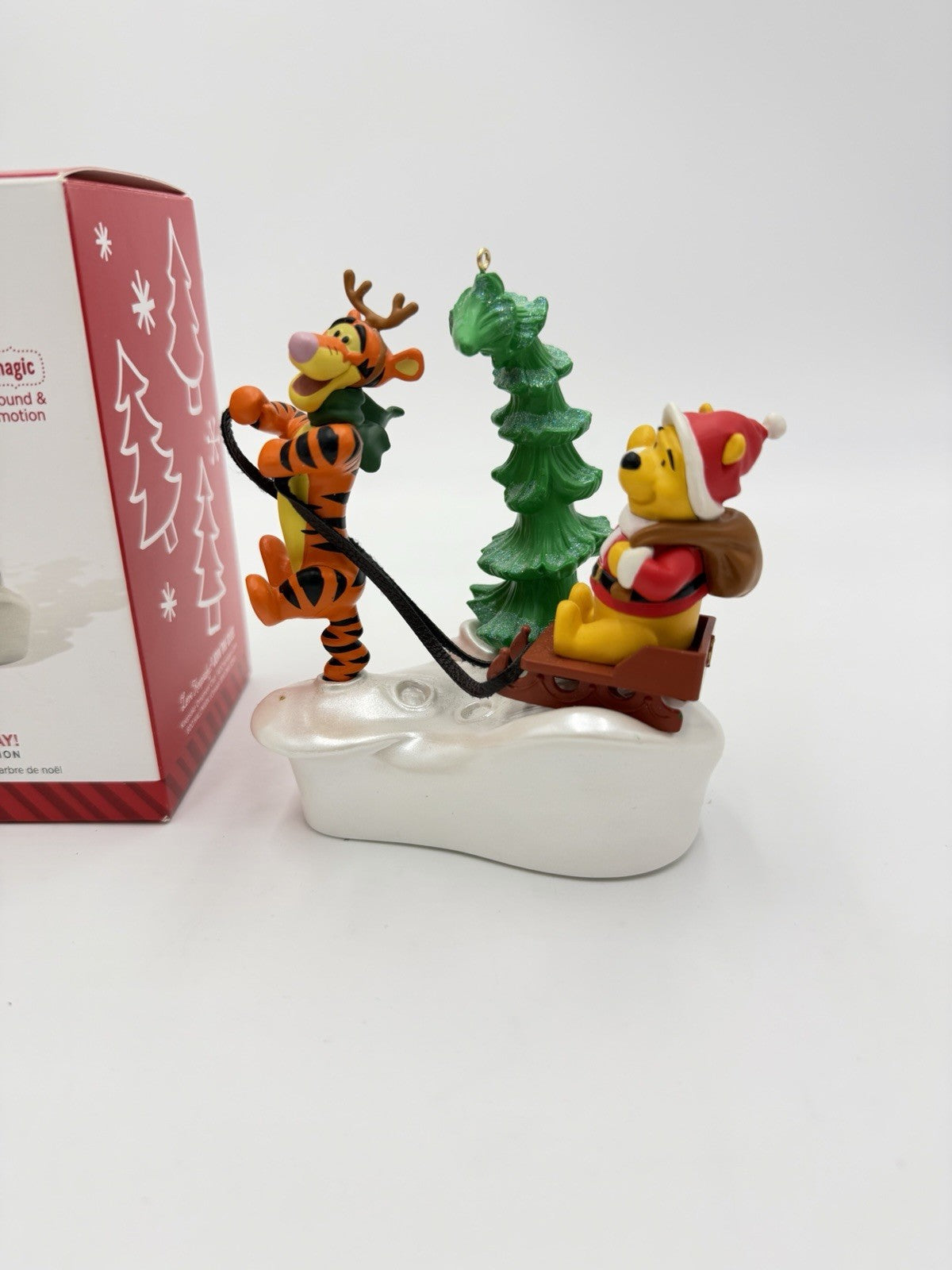 Hallmark Winnie The Pooh Magic BOUNCING ALL THE WAY Christmas Animated Ornament