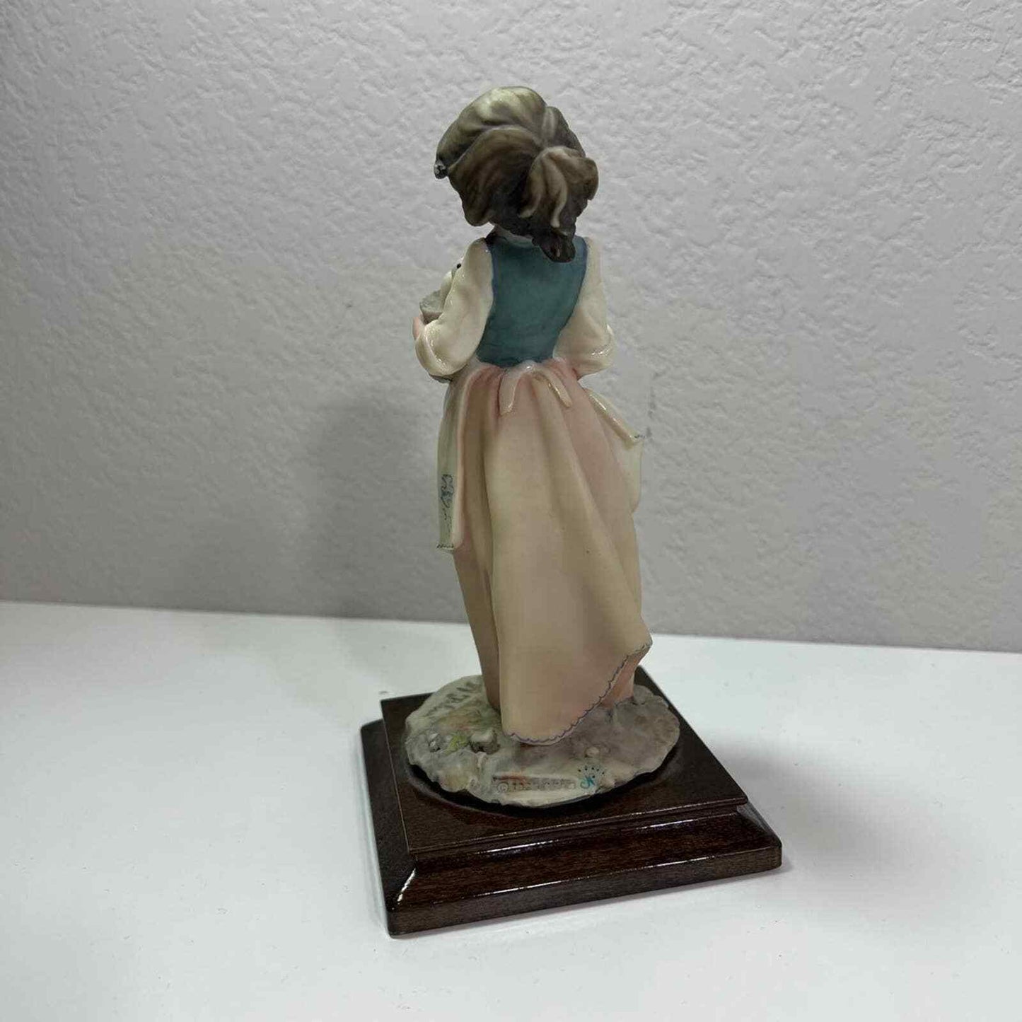 Capodimonte A. Belcari Figurine Dear Young Girl Holding Ducks 1985 Signed Italy