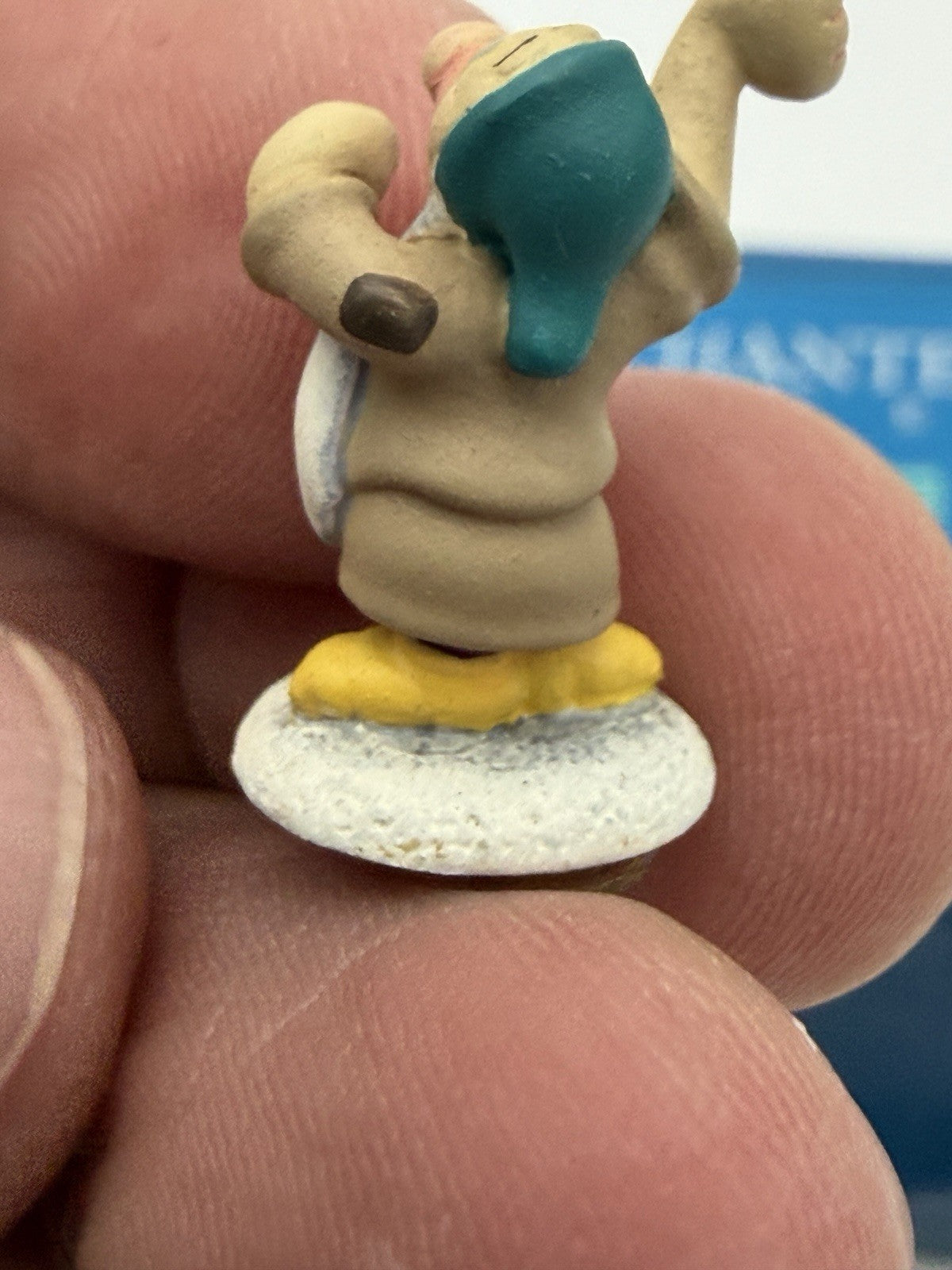 WDCC Enchanted Places Sleepy Dwarf Miniature Disney's Snow White Box Figurine