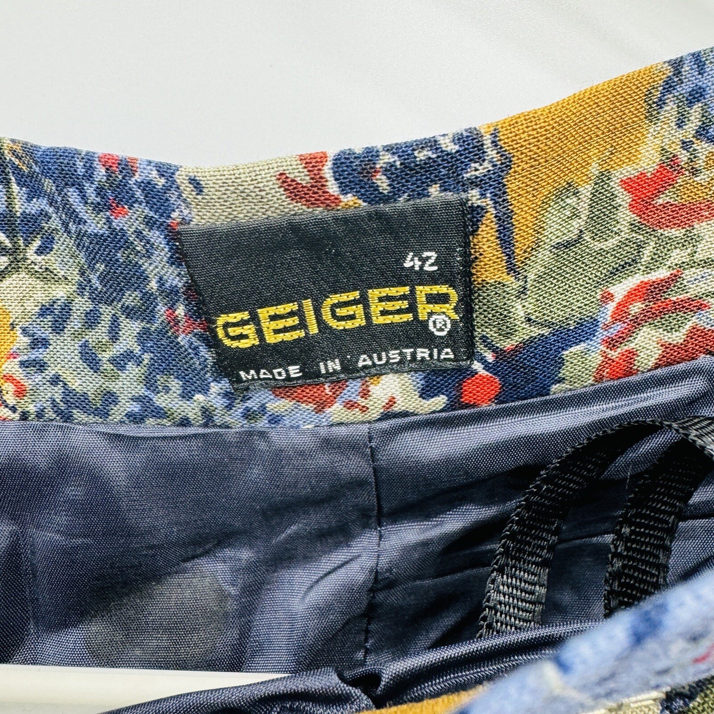 Geiger Pleated Printed Pure Wool Skirt size 42 Made In Austria Vintage 33inL