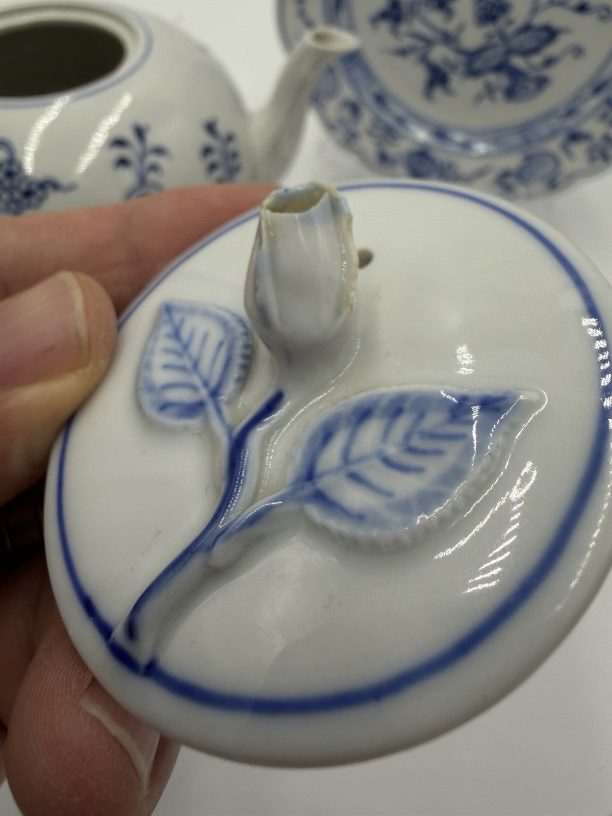 Antique Meissen Porcelain Blue Onion Teapot & Saucer Pot Germany Flower Lid