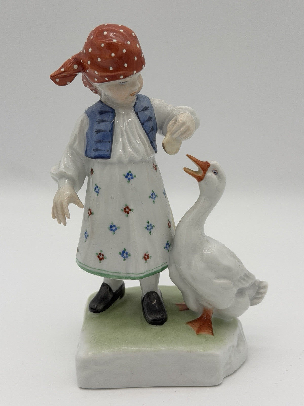 Herend Hungary Girl Feed Goose Hand Painted Porcelain Figurine #5565 Vintage