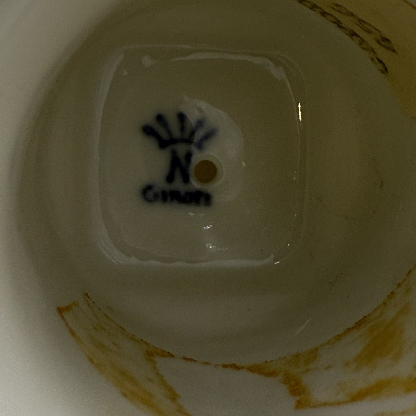 Antique Ginori 1735 Porcelain Figure Putti Holding Dove 5.5” White Glossy Italy