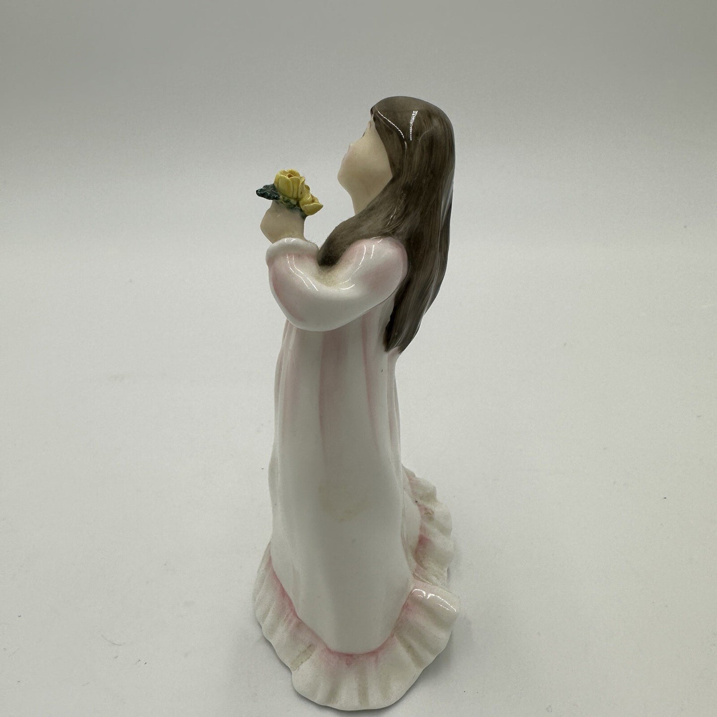 Royal Doulton Figurine Flowers For Mother Hand-painted HN3454 England Porcelain