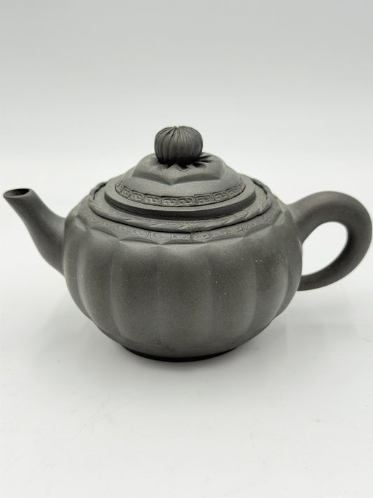 Chinese Yixing zisha clay teapot with ribbed pumpkin body & decorative lid Vtg