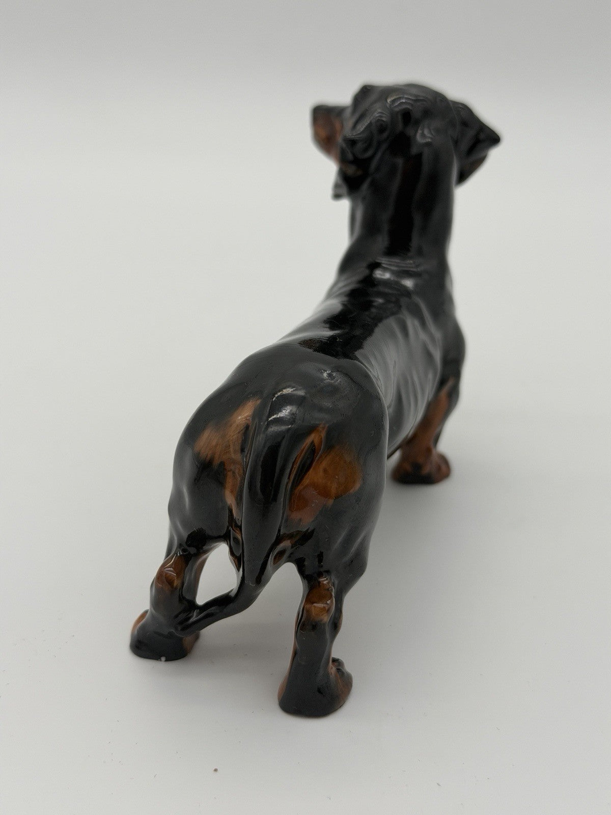 Royal Doulton England Porcelain HN1120 Dachshund Dog Figurine 4”x6” Mint