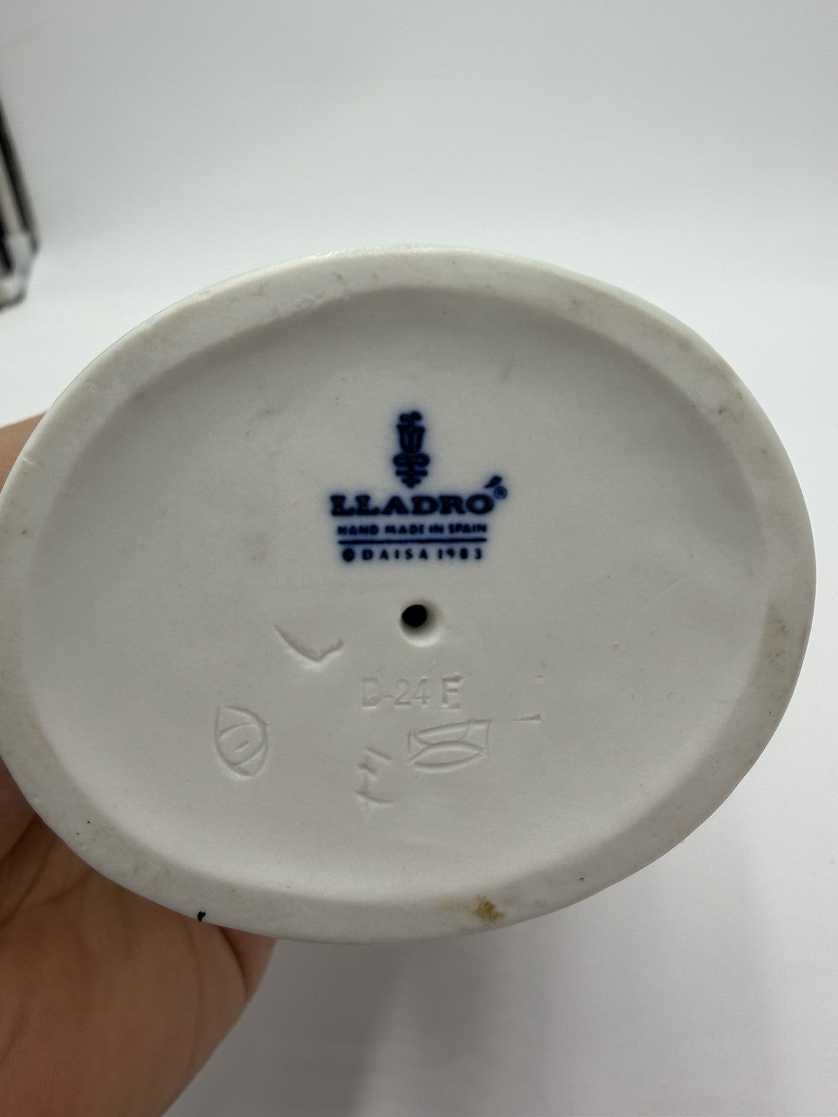 Lladro Spain Porcelain Retired Autumn Girl # 5218 Figurine With Doll & Leaves 8”