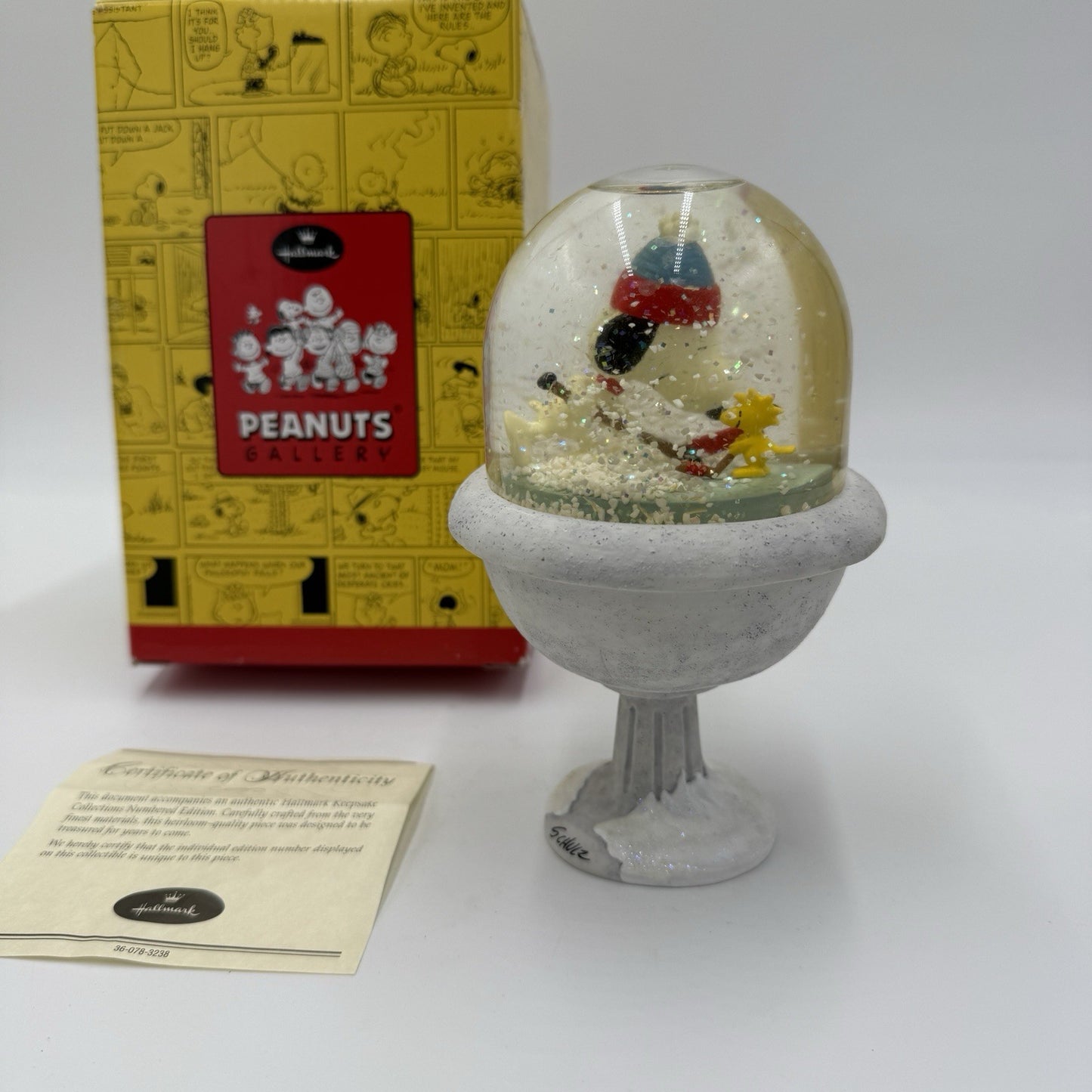 Rare Hallmark Peanuts Gallery Snow globe Winter Games 2001 Box/COA 7”