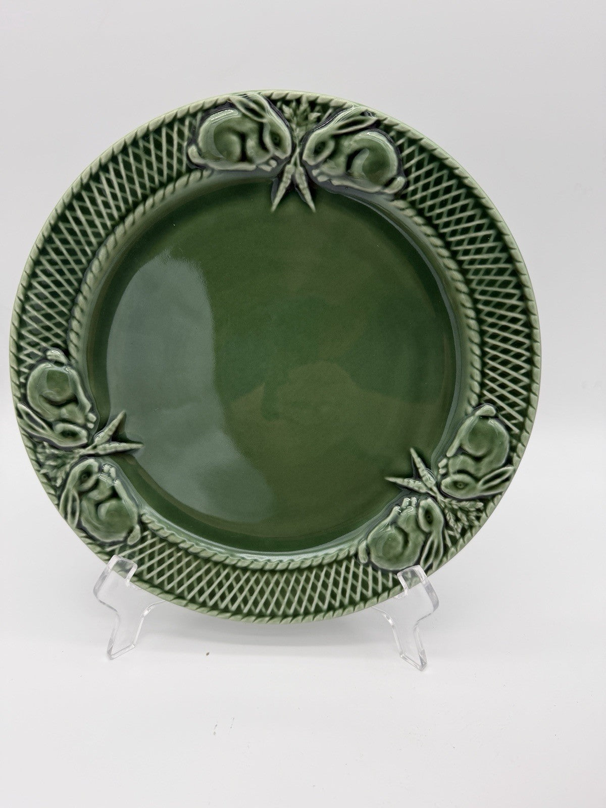 Bordallo Pinheiro Art Pottery Green Embossed Rabbits Bunny Dinner /dessert Plate