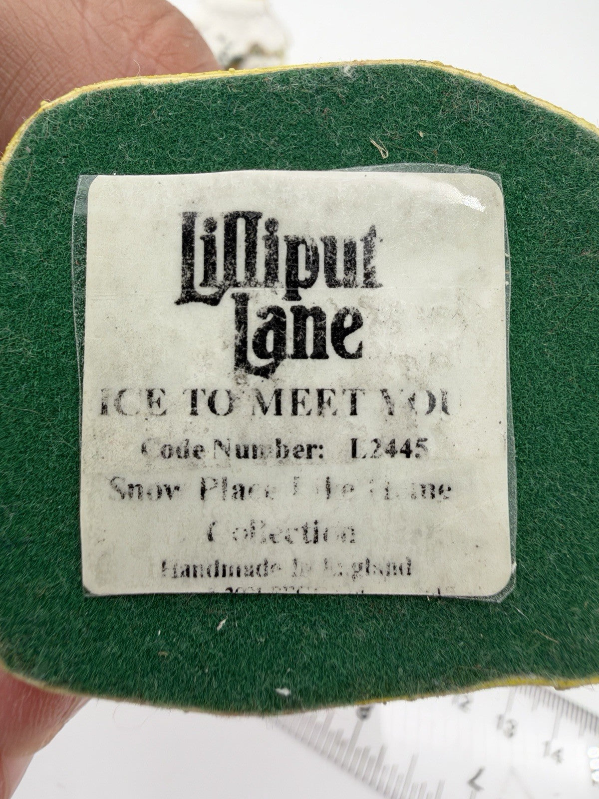 Lilliput Lane Winter Warmer cottage Ice to Meet You 2001 England Figurines 2”