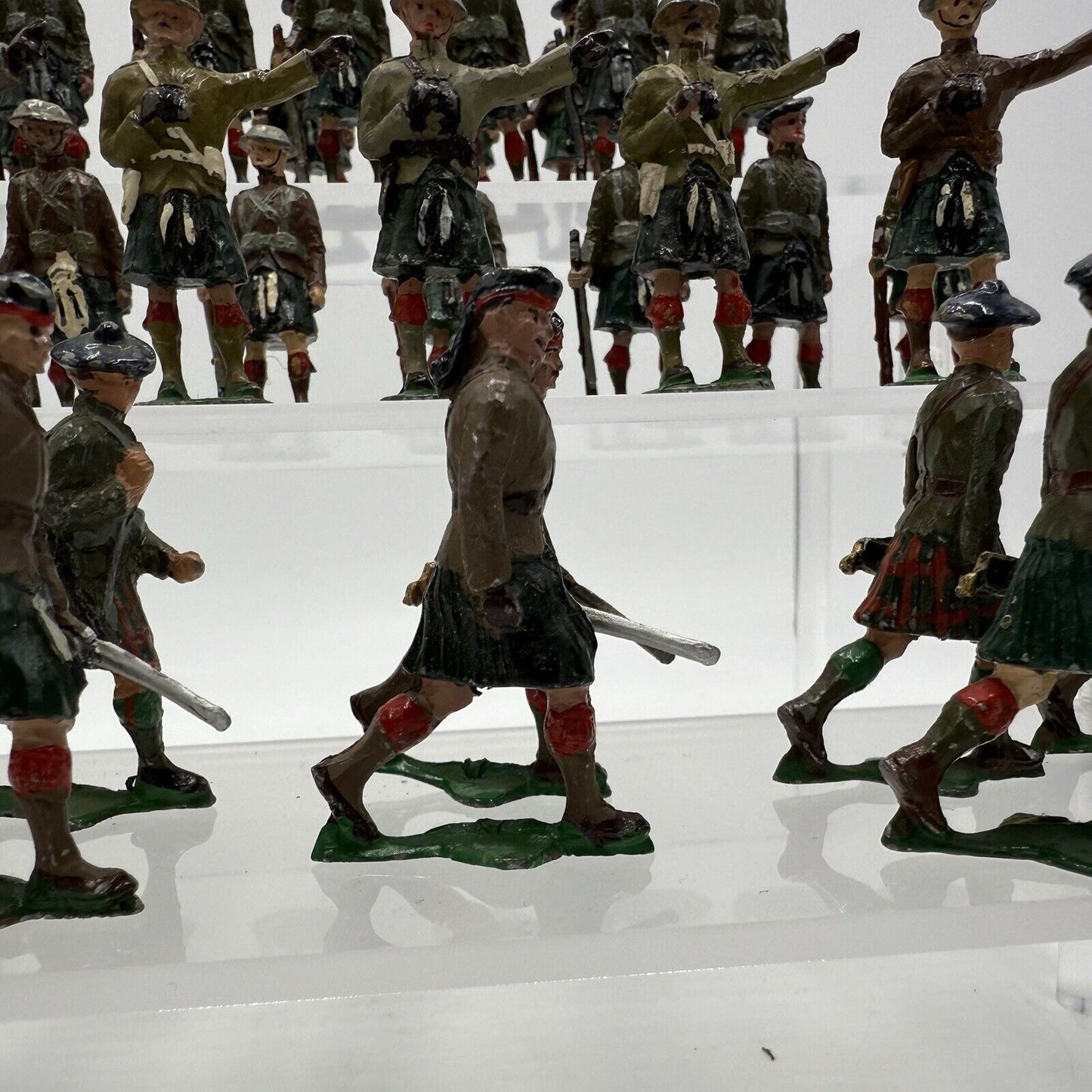 Vintage Eire Scottish Army Infantry Metal Painted Soldiers Figurines Toys 48 PCs