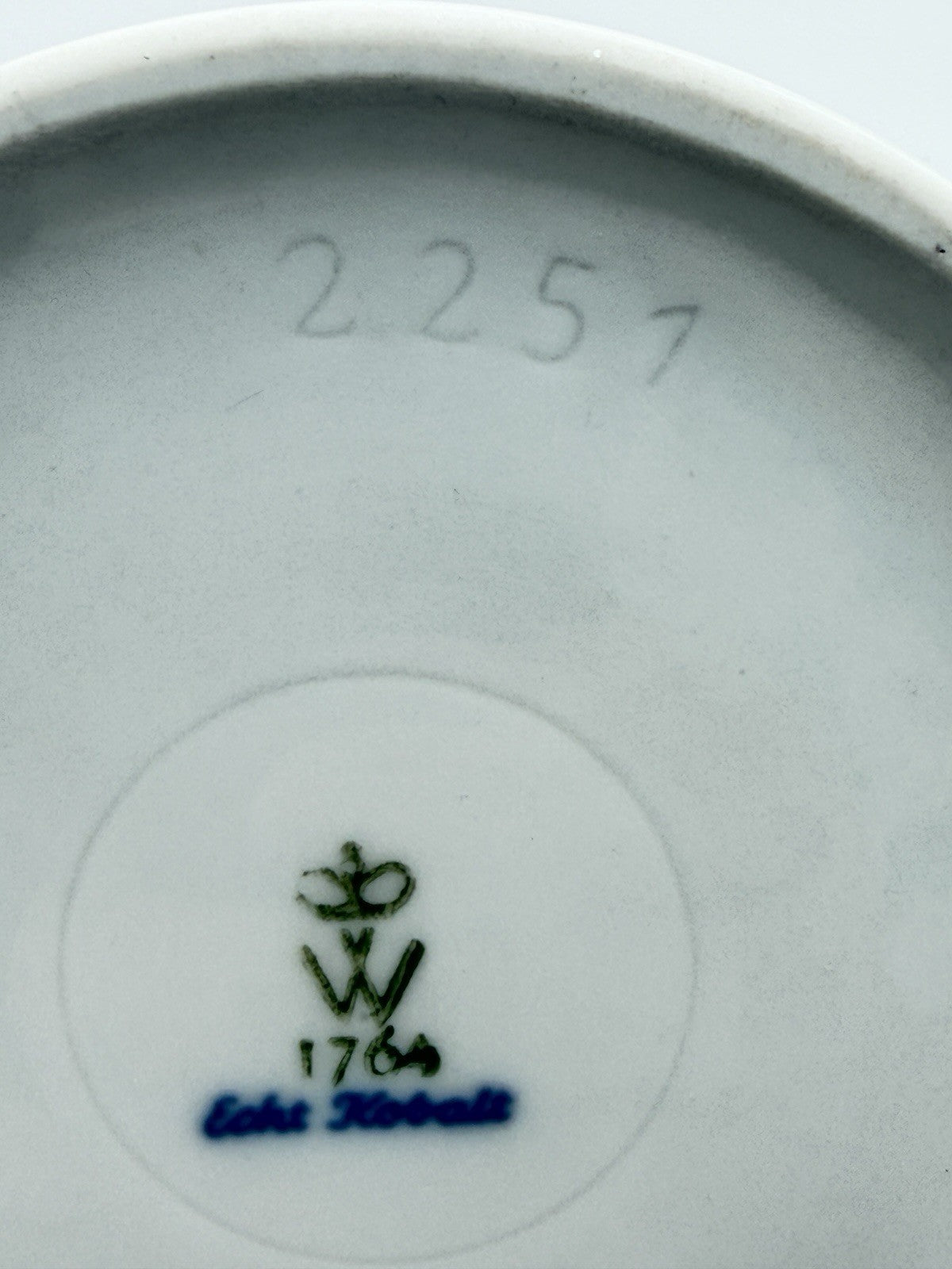Wallendorf German Porcelain Blue White Floral #2251 Echt Kobalt 8.5” Vase Vtg
