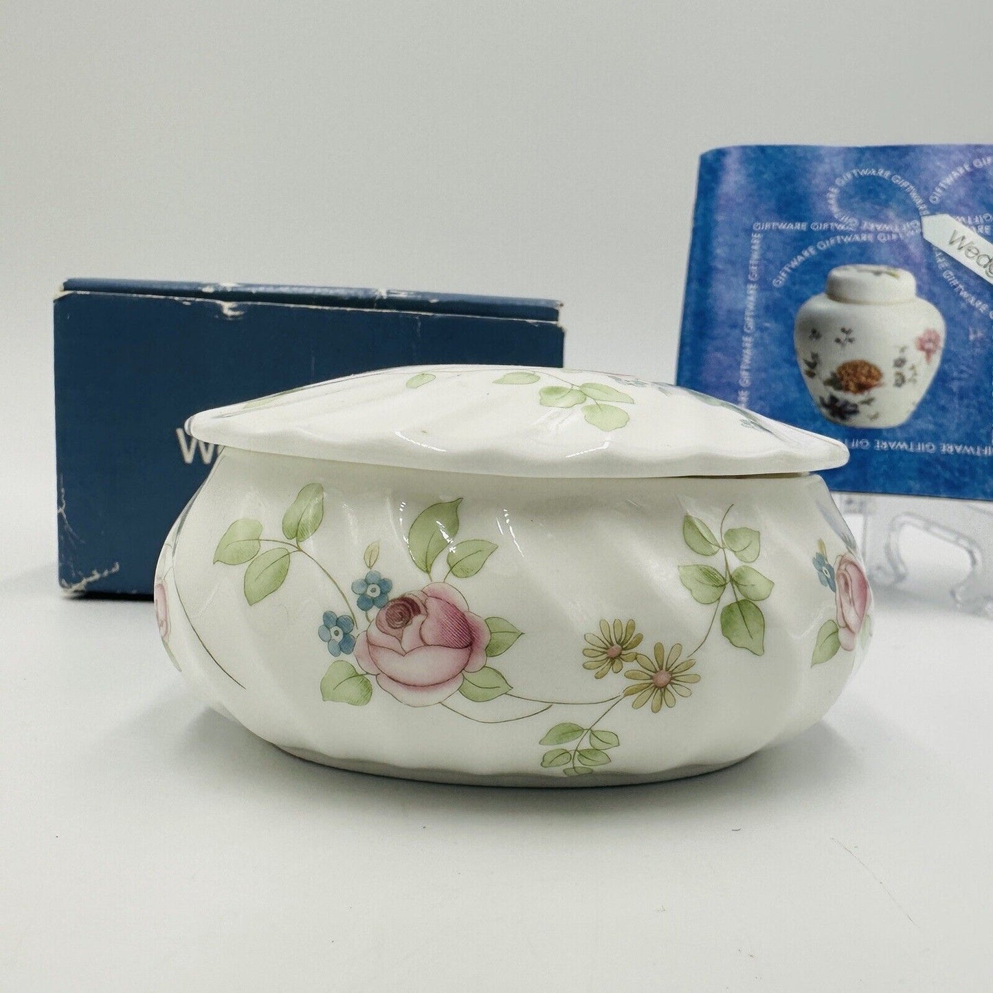 Wedgwood Rosehip 4in Trinket Ring Box Vanity Bone China Floral England Vintage