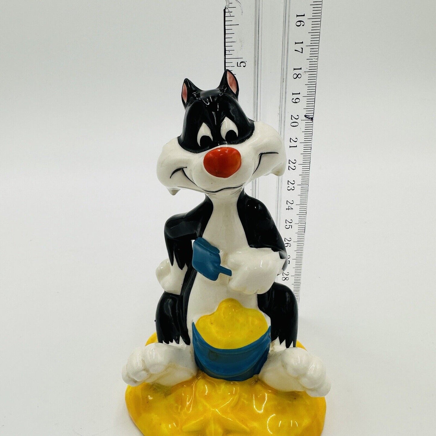 Warner Bros Sylvester Figurine At The Beach Porcelain Ceramic Japan Vintage 1977