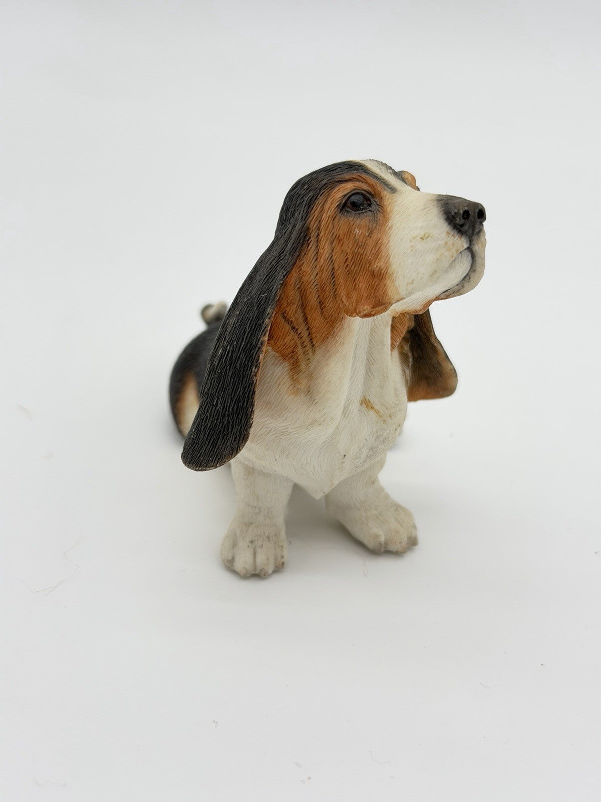 COUNTRY ARTISTS Bassett Hound Puppy Sitting Dog Figurine Resin Painted 2000