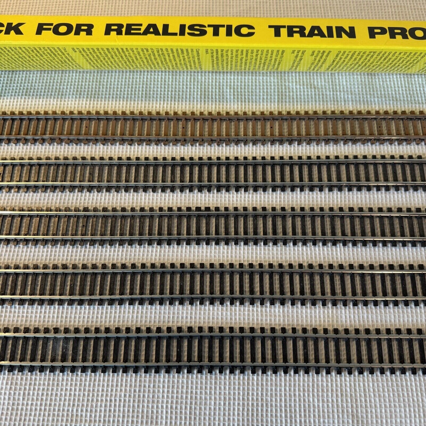 Model Power HO #117 Curvable Track 5 pcs 36" Total 15 Ft Train Track Cork Bed