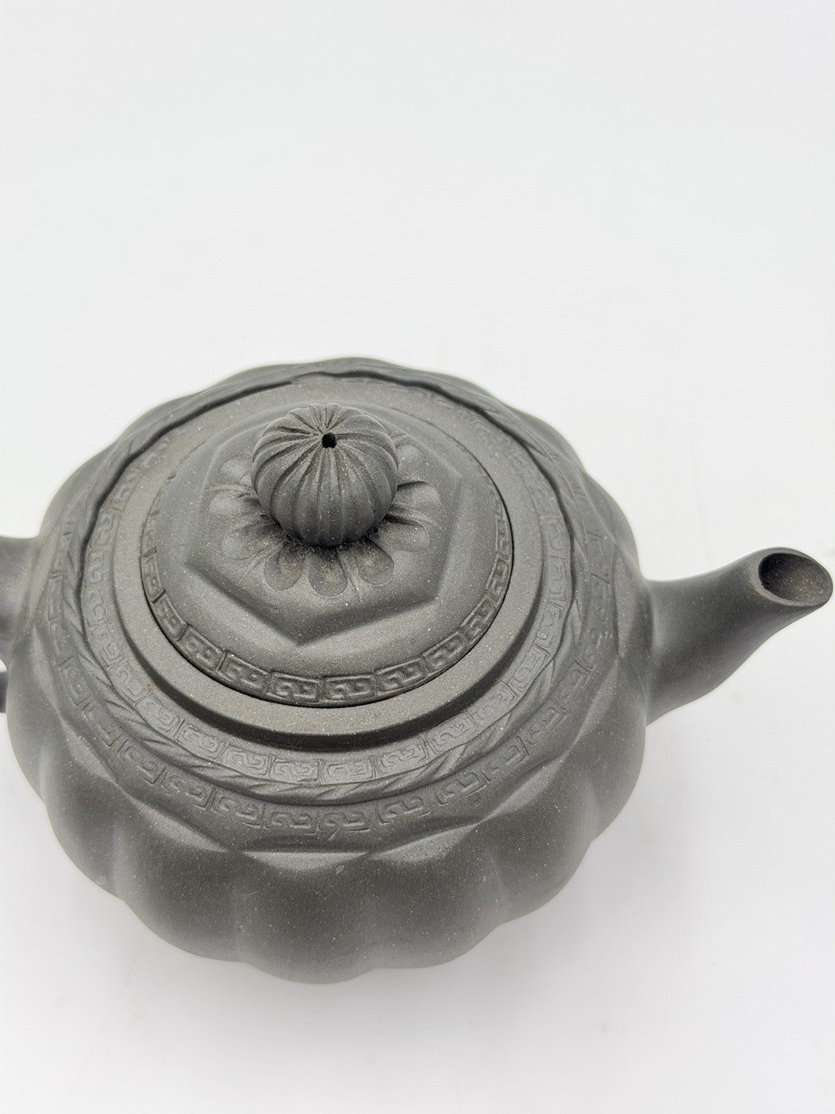 Chinese Yixing zisha clay teapot with ribbed pumpkin body & decorative lid Vtg