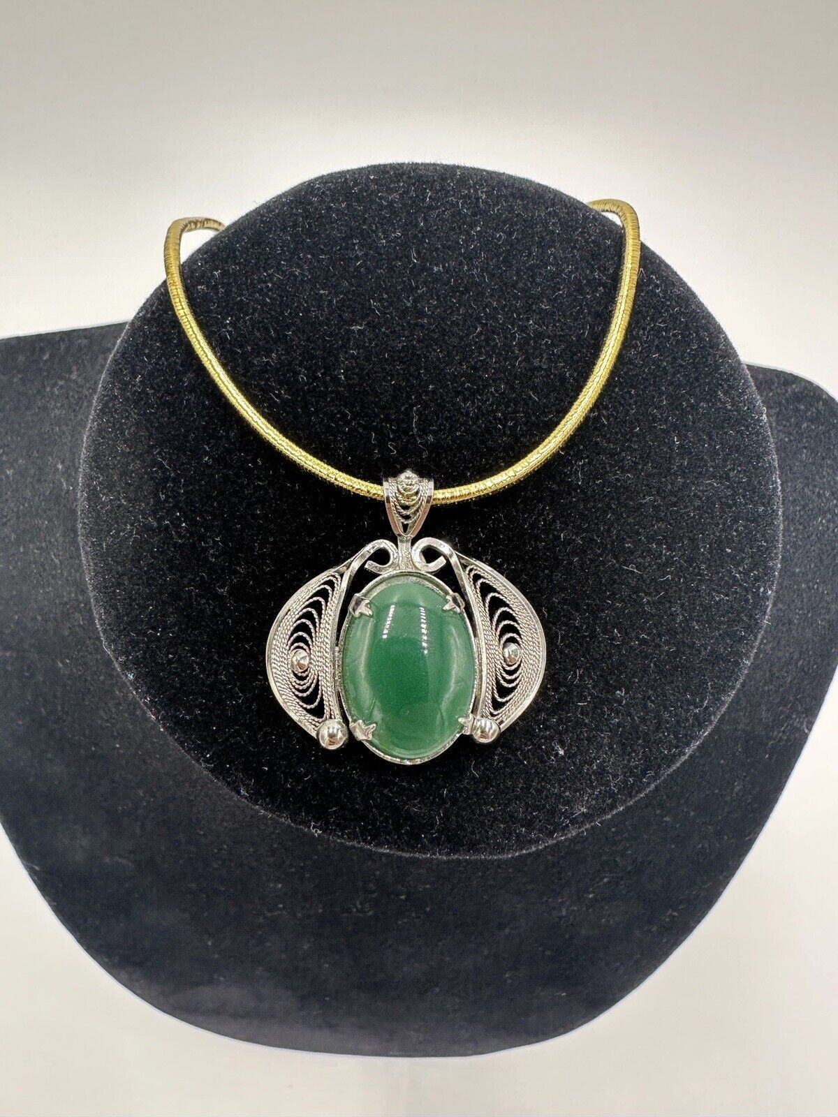 Green Jade Stone Women's Jewelry Sterling Silver Pendant Vintage 925