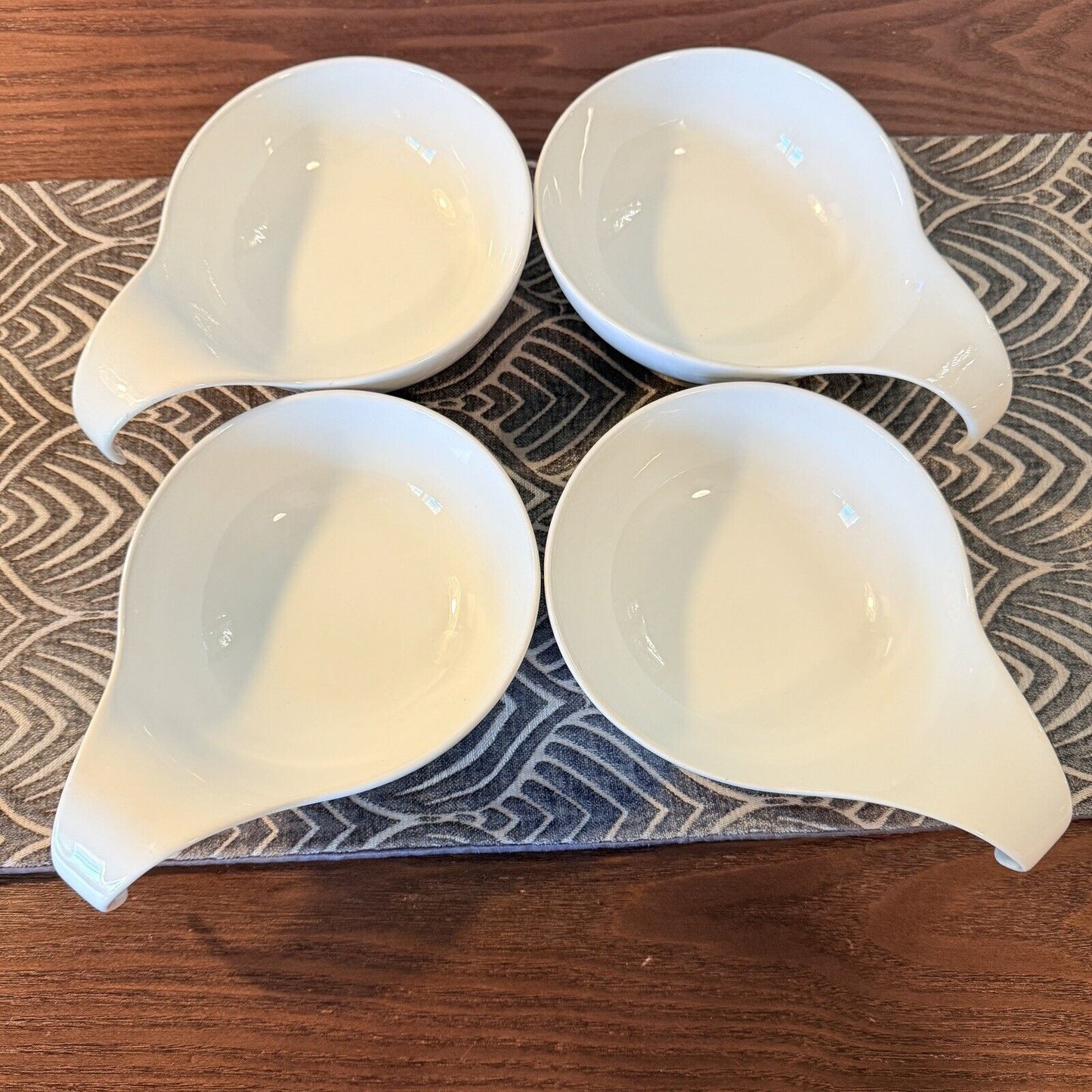 POTTERY BARN Great White Handle Lugged  Soup / Cereal Bowls Set of 4 6in Wide