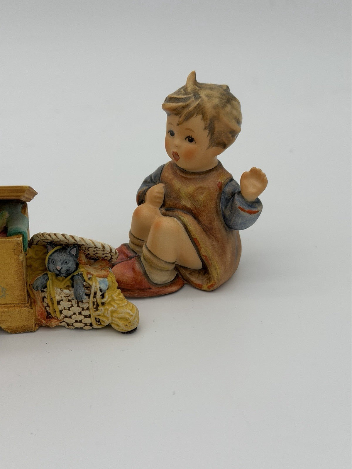 VINTAGE 1999 GOEBEL SMALL HOPE CHEST Plus 2 Hummel Goebel Figurines Set