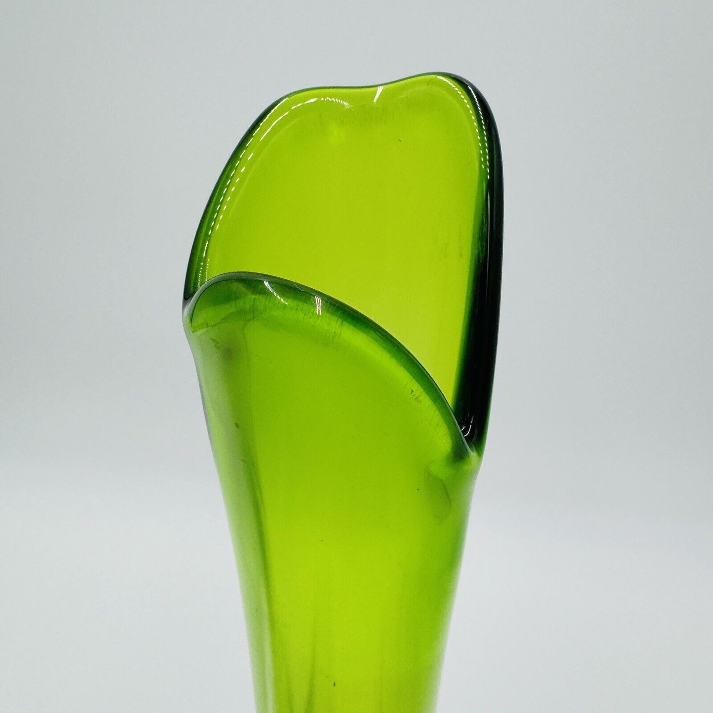 L. E. Smith Swung Green 6 Petal Vase 15in Large Glass USA Design Decor MCM