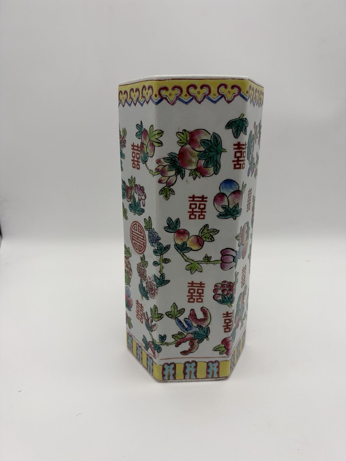 Antique Chinese hexagonal brush Porcelain Da Qing Tongzhi Nian Zhi Peaches Vase