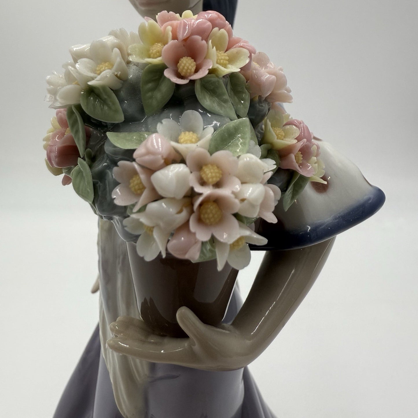 Vintage Lladro Spain FLOR MARIA Girl With Flowers Porcelain Figurine 5490 10”