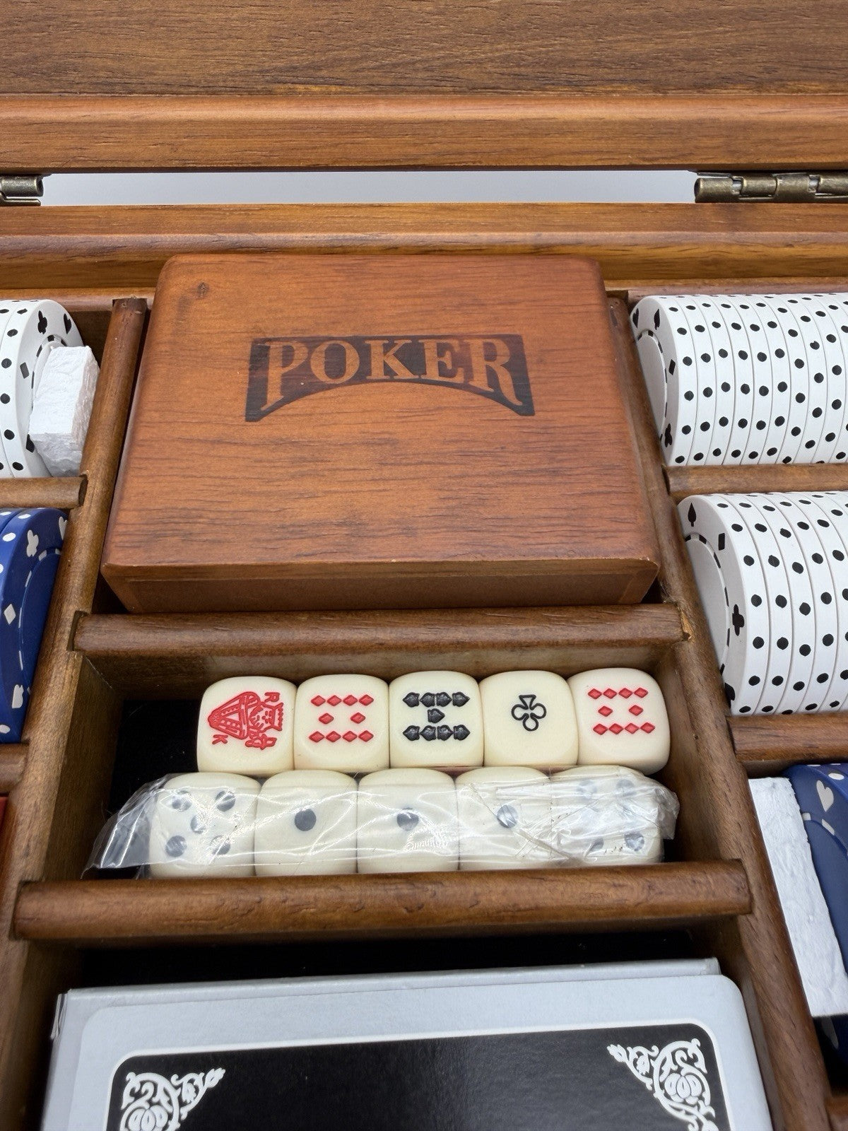 M.LOUIS ACC PROFESSIONAL POKER CHIP SET  WOOD CASE 200 chips Vintage Rare