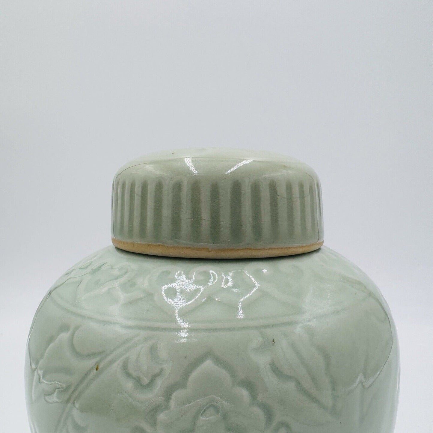 Qing Dynasty Chinese Celadon marked Qing Glazed Jar with Lid Ancient Pottery