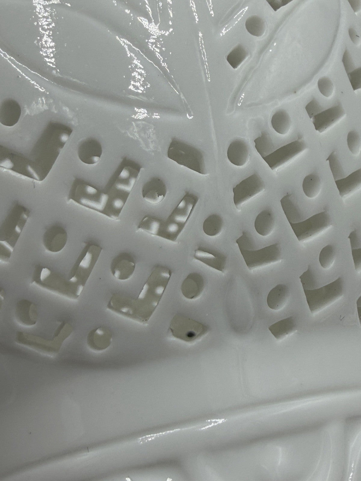 Chinese BLANC DE CHINE Dehua White Porcelain Reticulated Filigree Lattice Vase