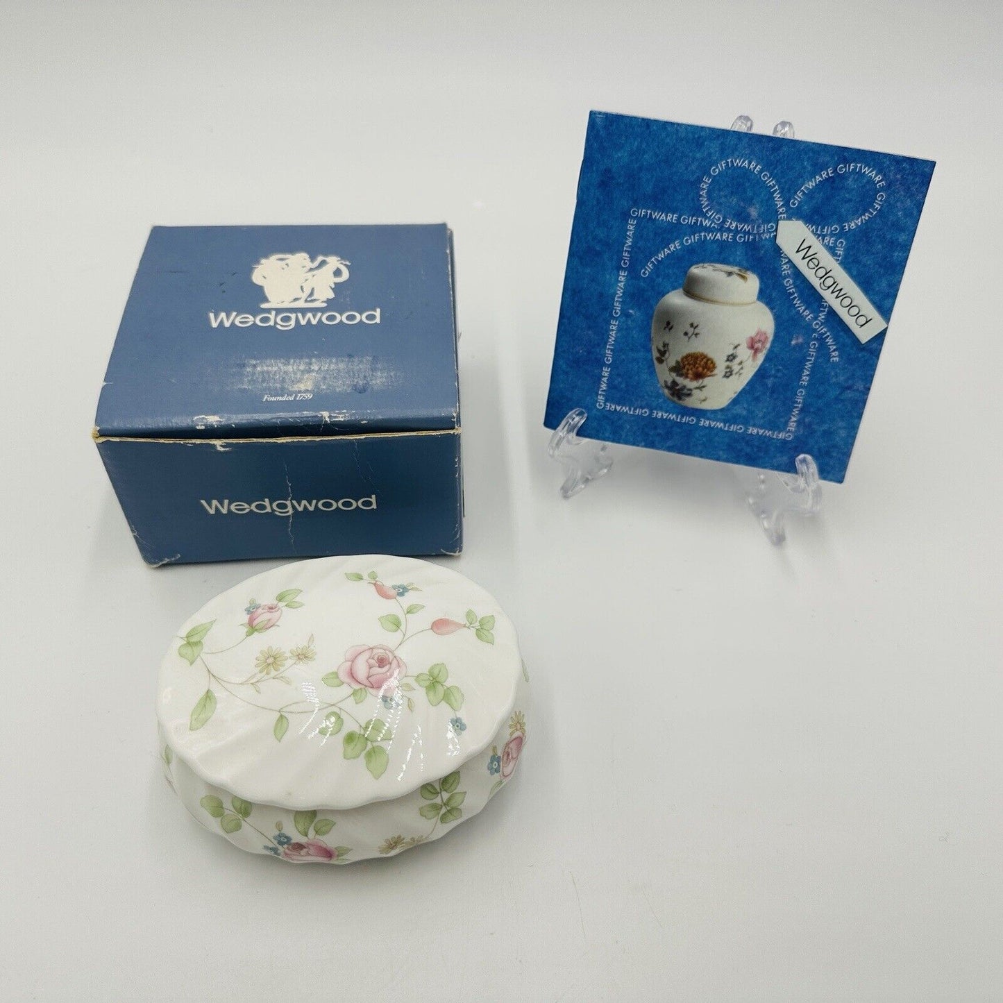 Wedgwood Rosehip 4in Trinket Ring Box Vanity Bone China Floral England Vintage