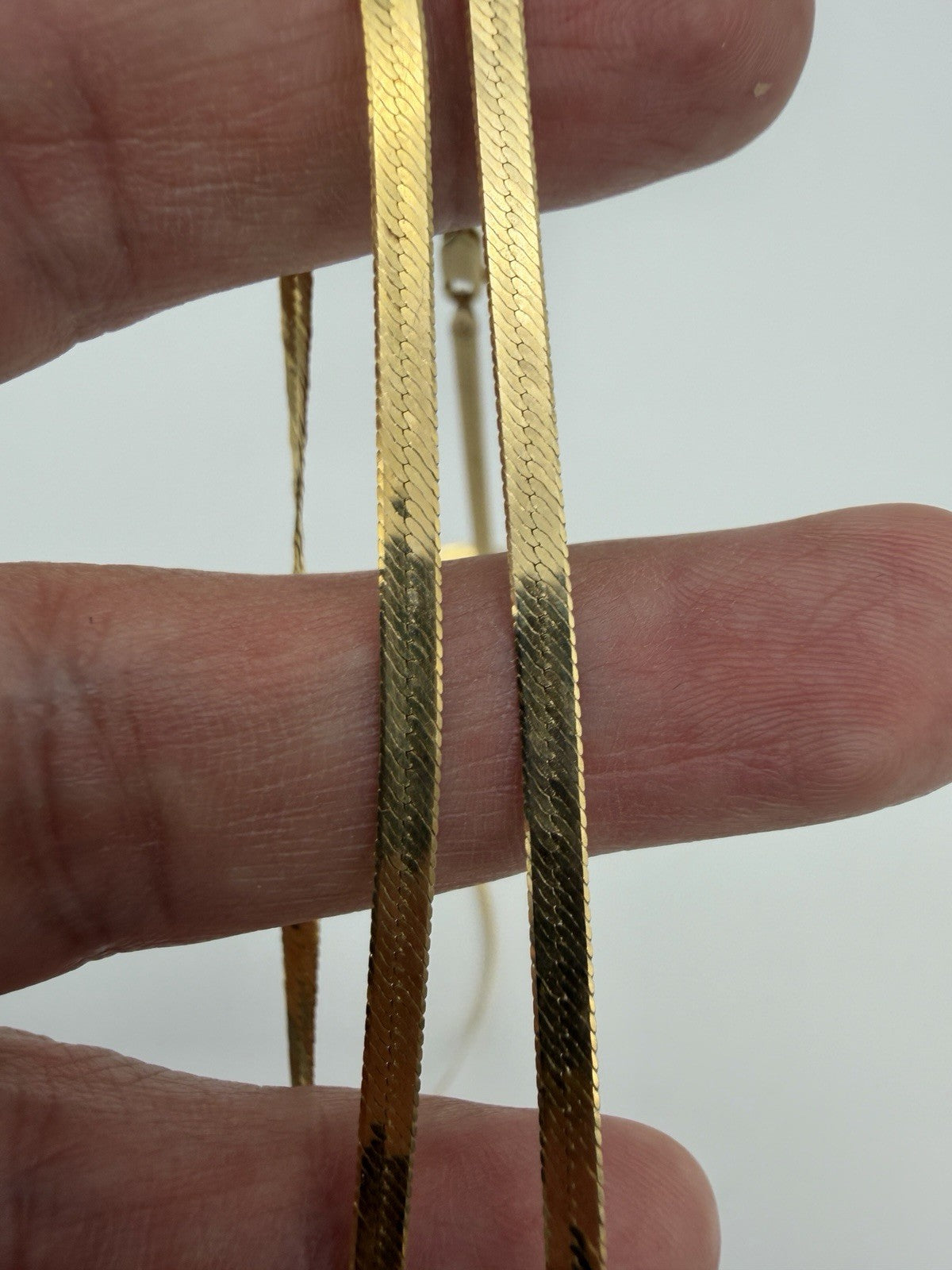 14K yellow gold herringbone necklace 6.76g Long 30” Length 4mm