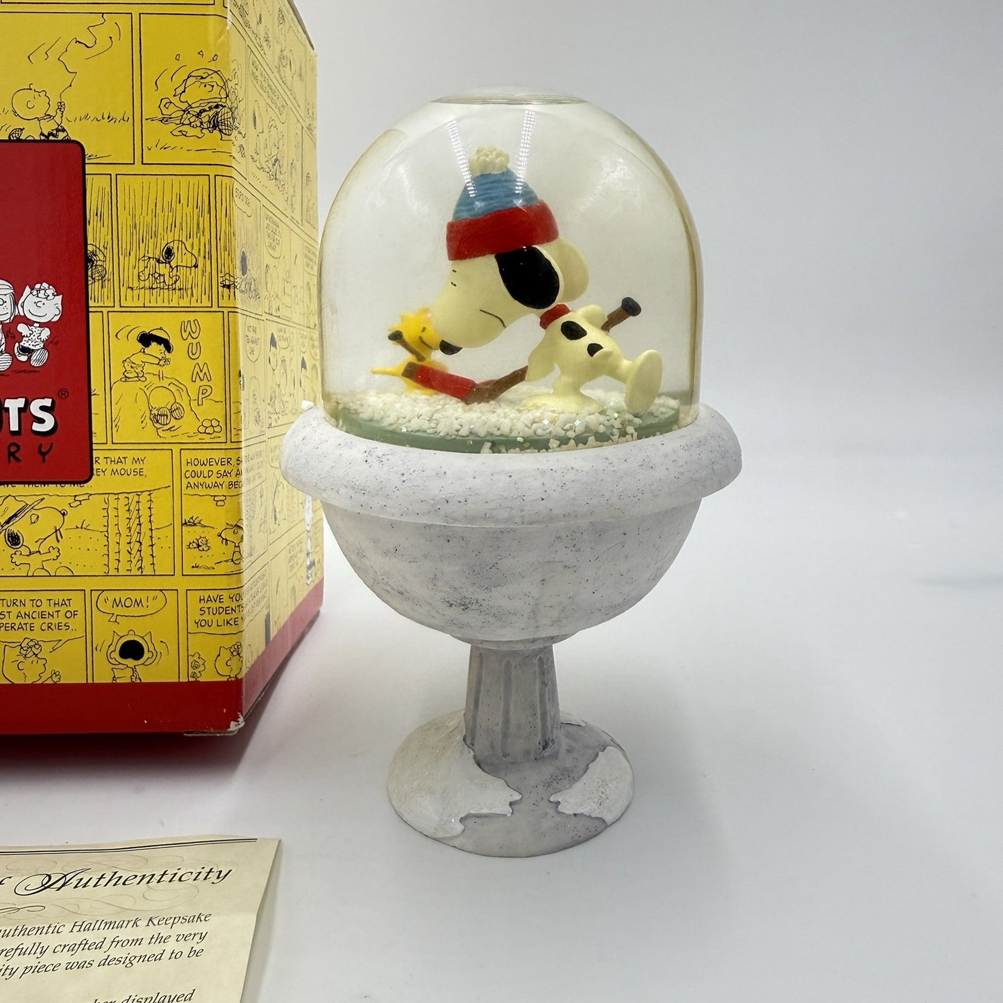 Rare Hallmark Peanuts Gallery Snow globe Winter Games 2001 Box/COA 7”