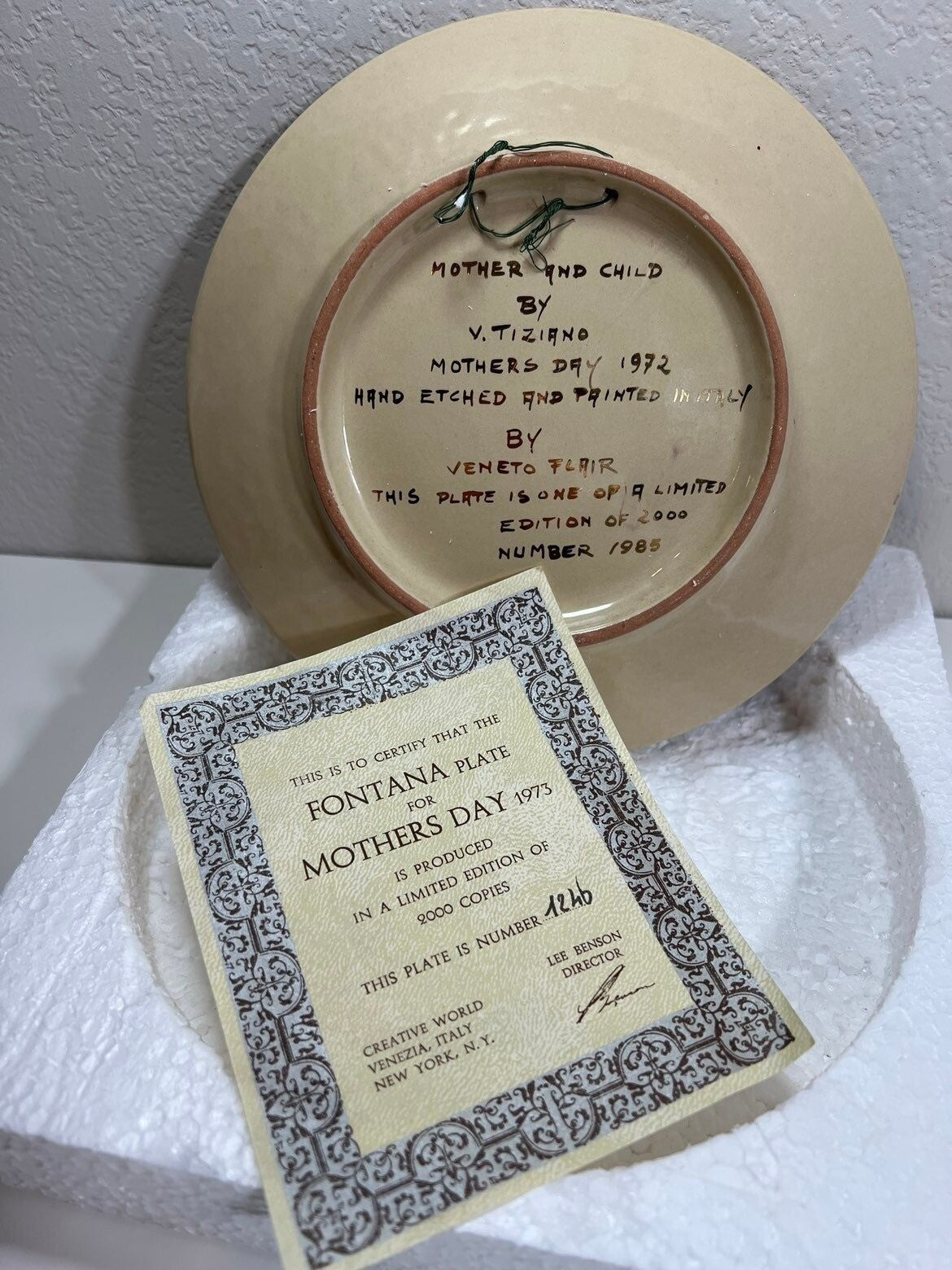 Fontana Plate Mother's Day 1973 8.5" Mother and Child Collector Plate Italy