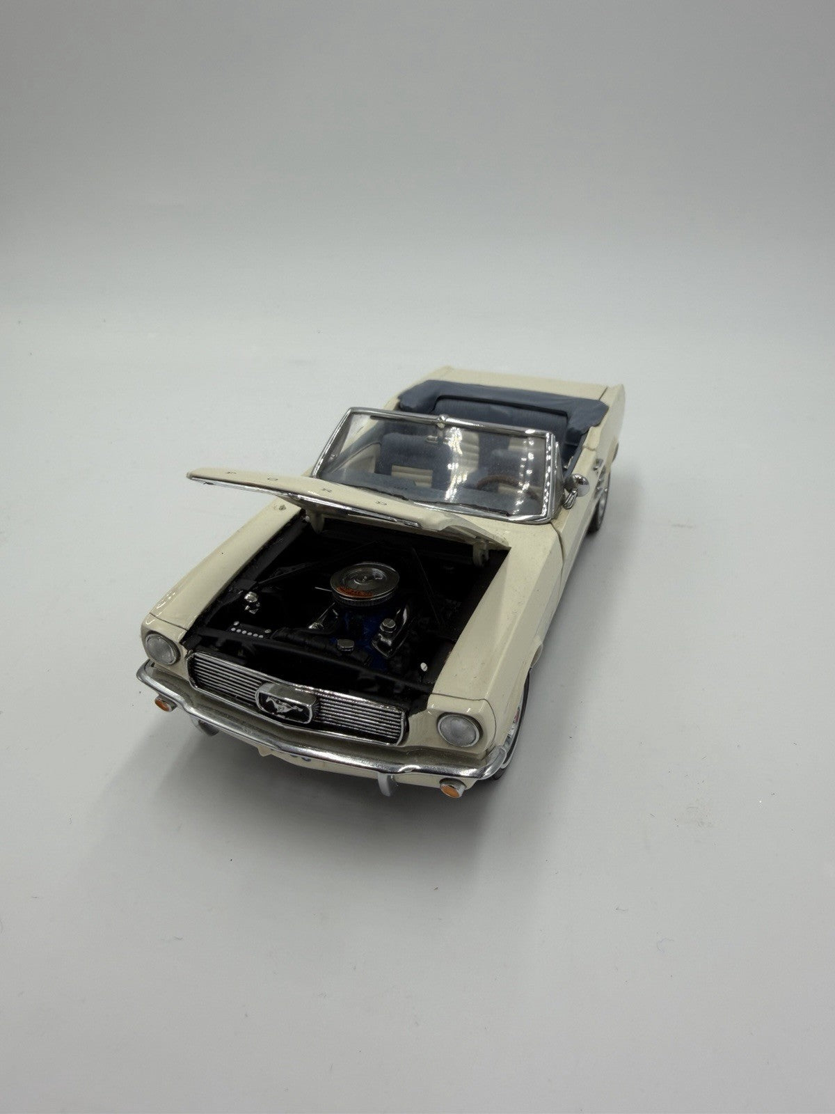 DANBURY MINT 1966 Ford Mustang Convertible 1/24 Diecast Metal Car  Beige