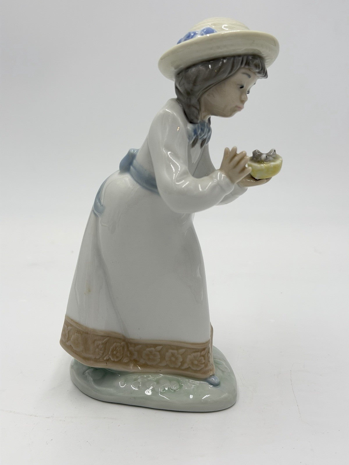 Nao by Lladro Spain Porcelain Girl W/ Birds Nest Porcelain Figurine
