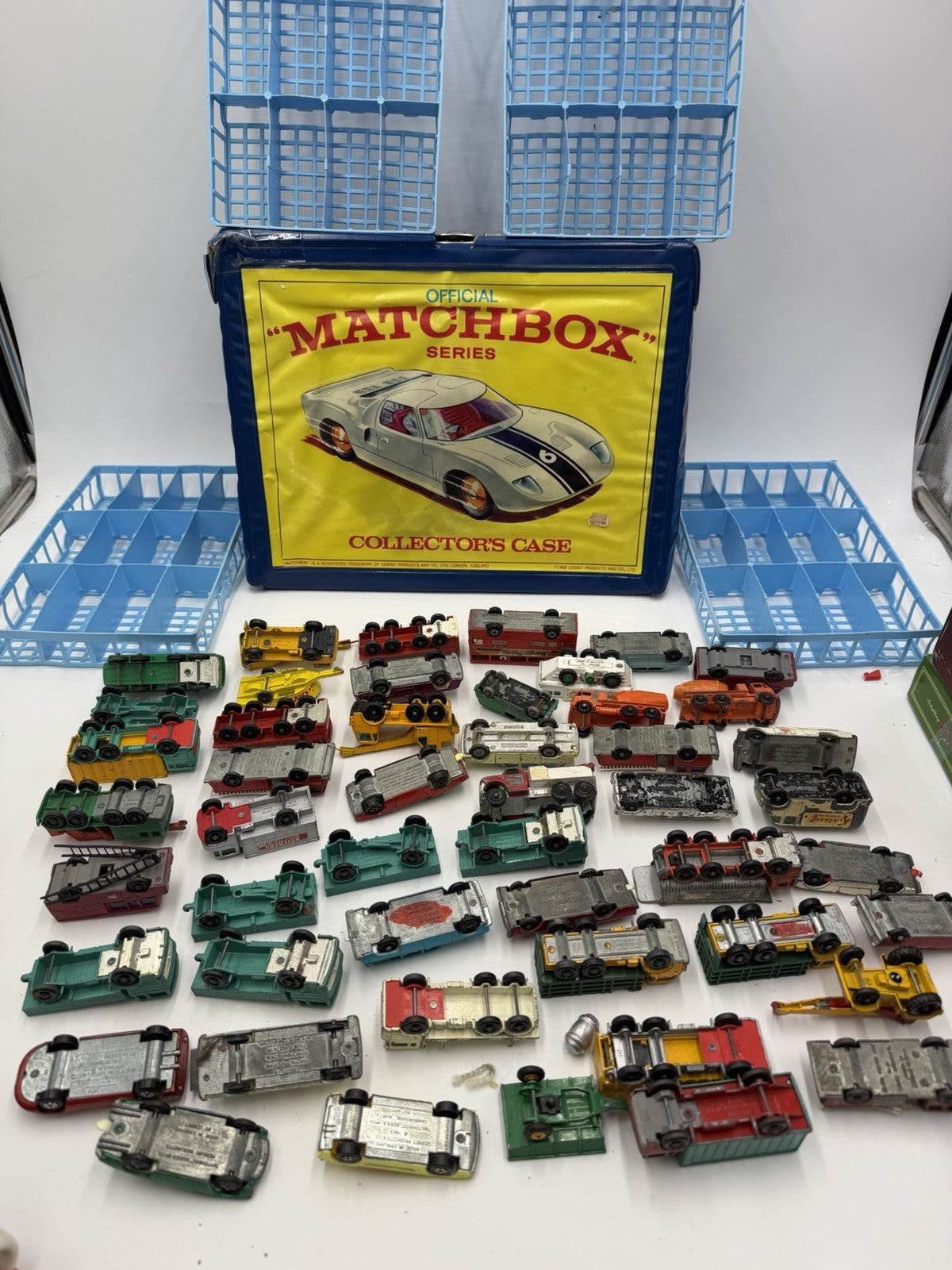Vintage 1968 Official Lesney Matchbox Deluxe Collector Case Full Of Lesney Cars