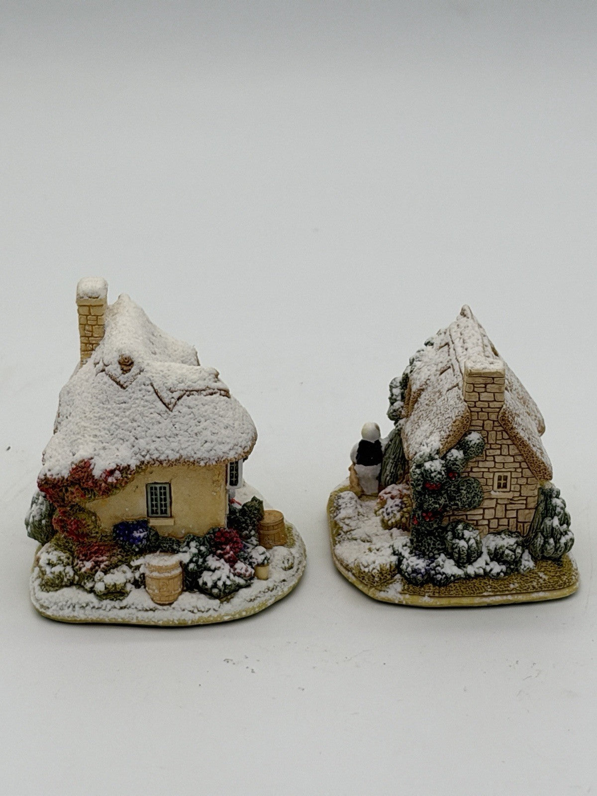 Lilliput Lane Winter Warmer cottage Ice to Meet You 2001 England Figurines 2”