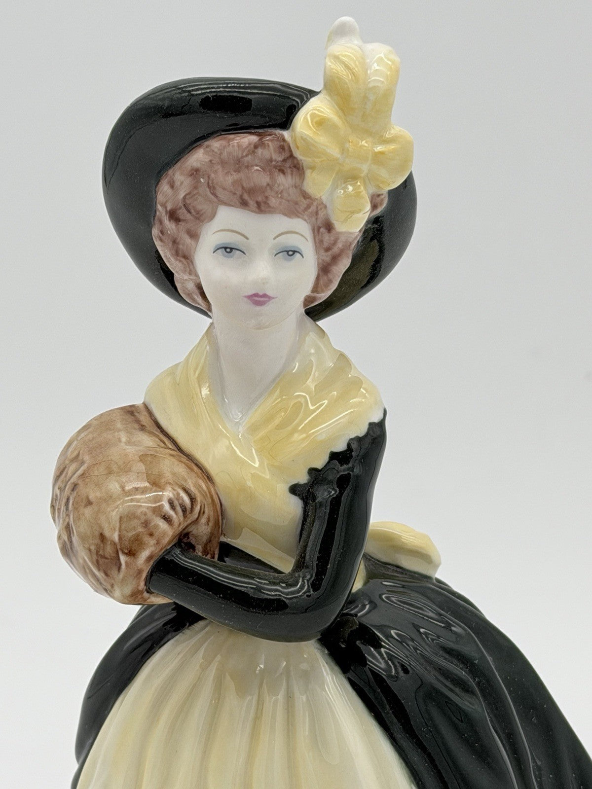 Rare COALPORT Porcelain England Ladies of Fashion Vanessa Painted Figurine 8.5”