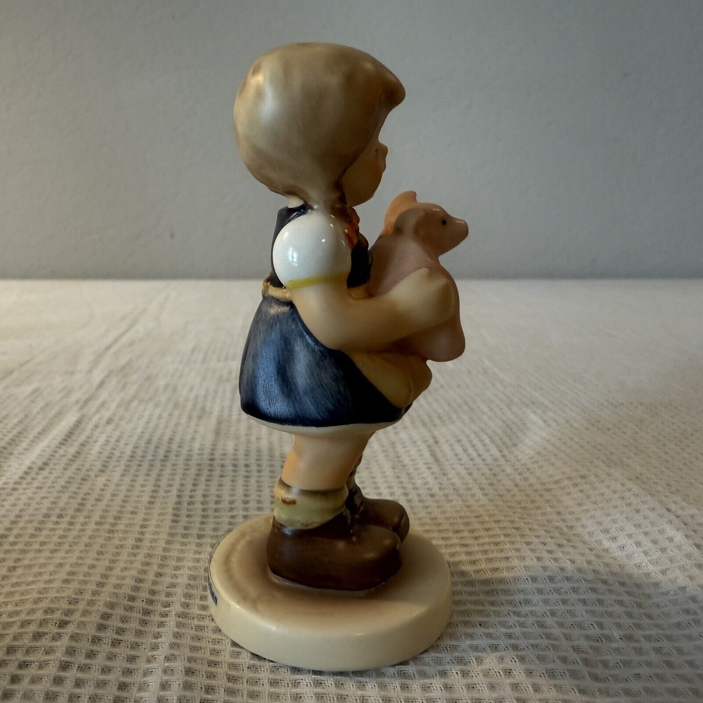 Goebel Hummel PIGTAILS 3.5" Figurine #2052 Membership Year 1999/2000 Germany