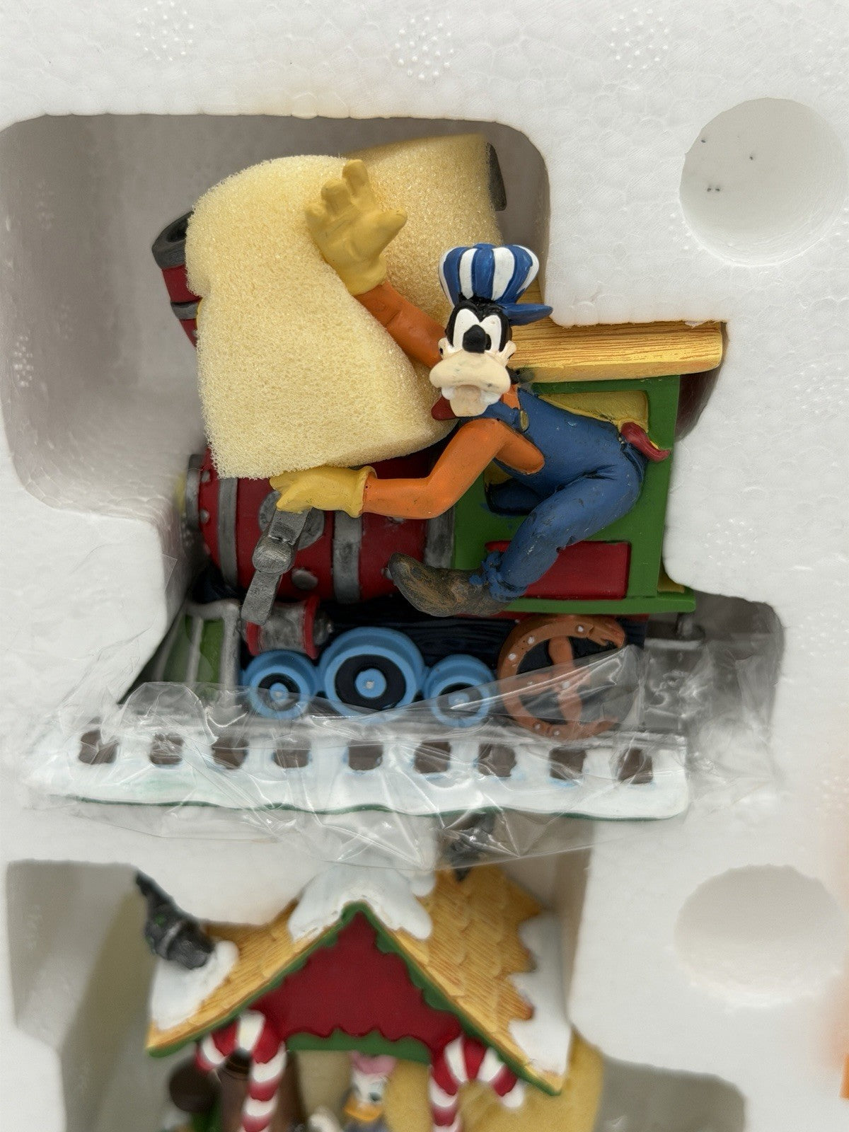 The Danbury Mint Disney Goofy Holiday Express Christmas Train Figurine Resin Set
