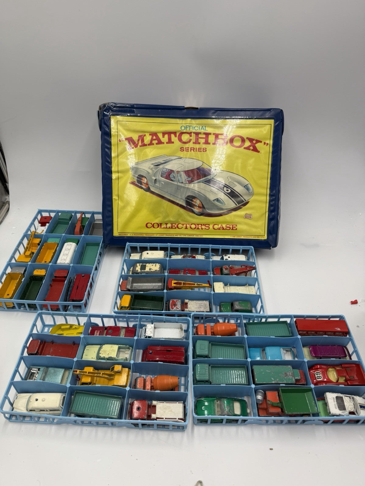 Vintage 1968 Official Lesney Matchbox Deluxe Collector Case Full Of Lesney Cars