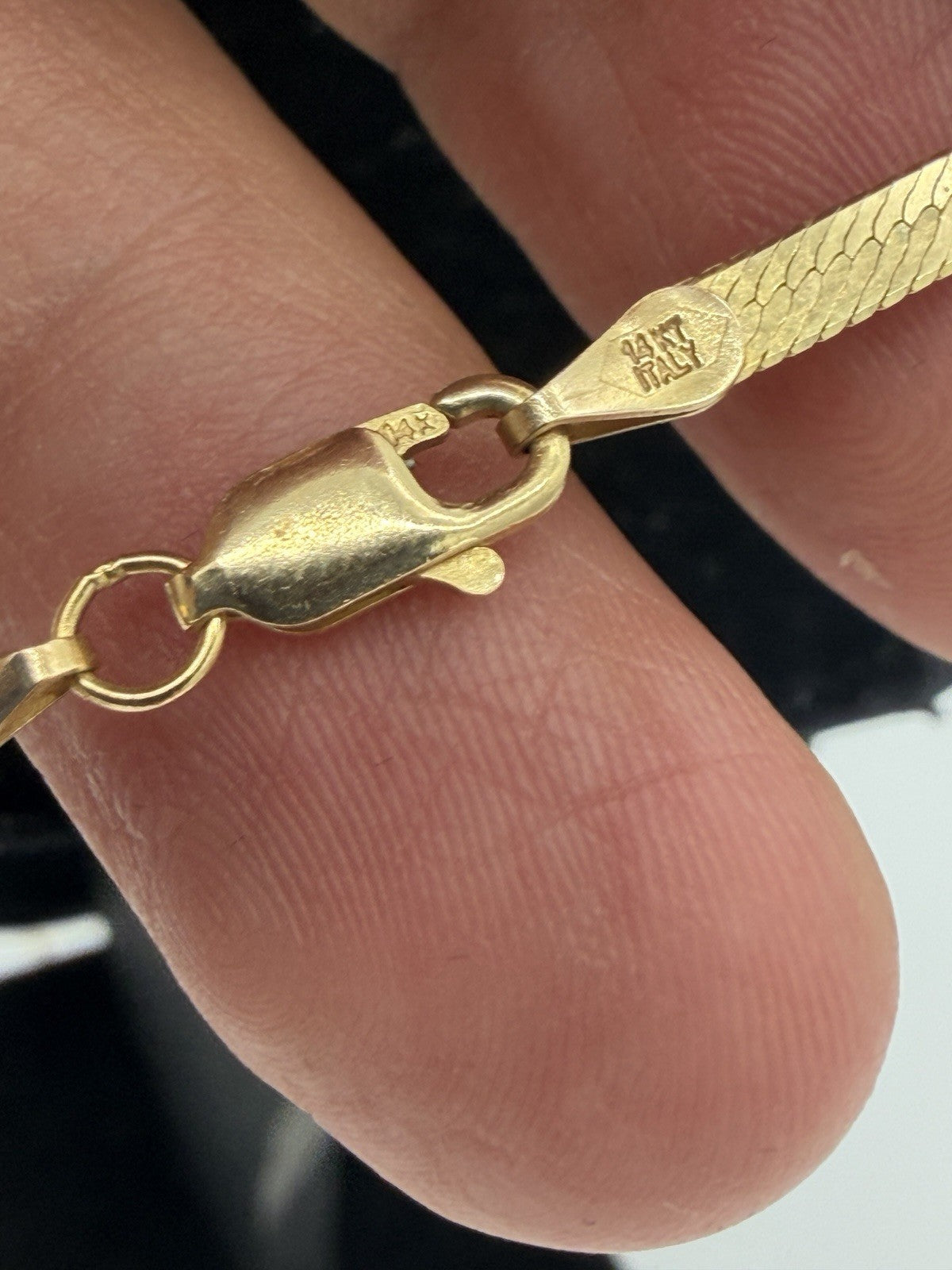 14K yellow gold herringbone necklace 6.76g Long 30” Length 4mm