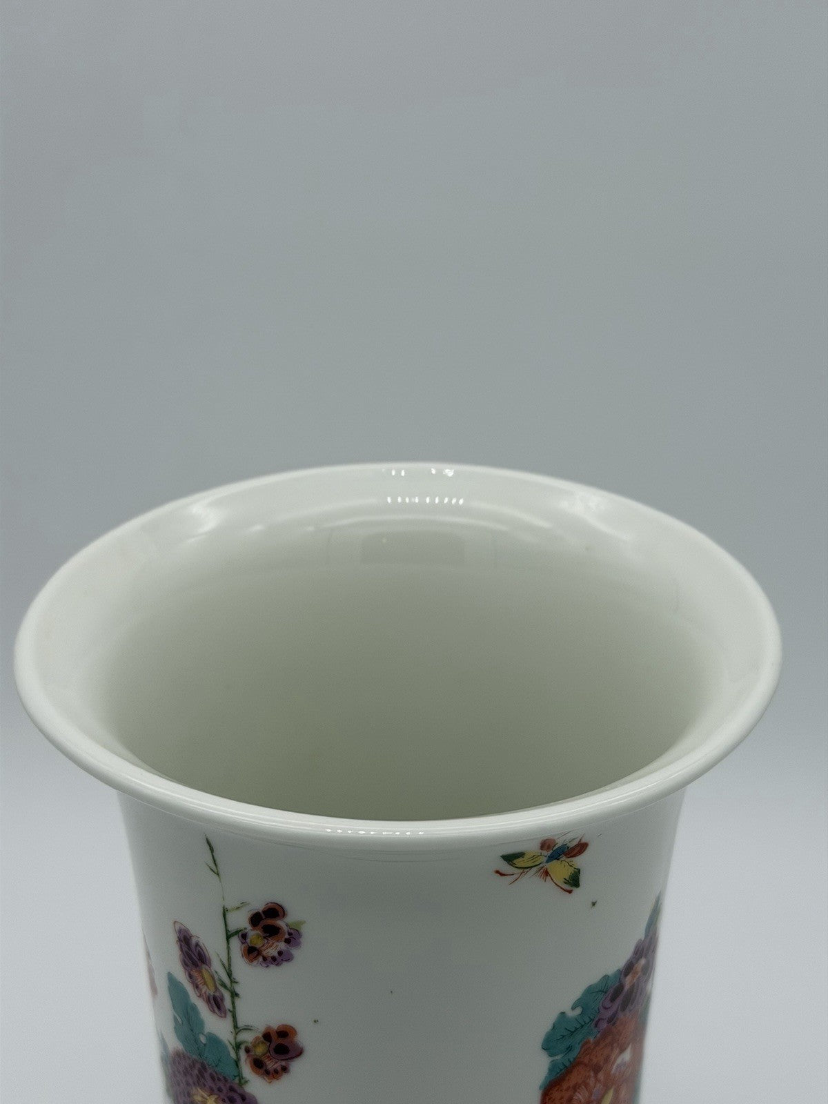 Lenox Porcelain USA SMITHSONIAN COLLECTION Saxony Vase Floral 11”H Vintage