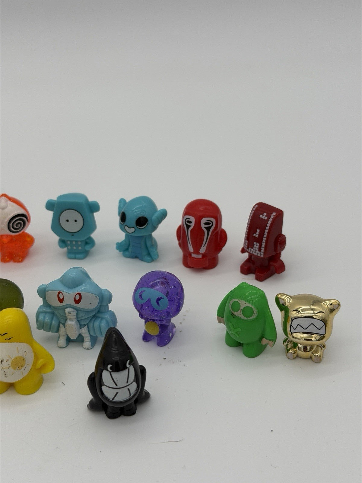 Gogo’s Crazy Bones Series 1 & 4 Lot Of 29 PCs Toys Figurines Collectible