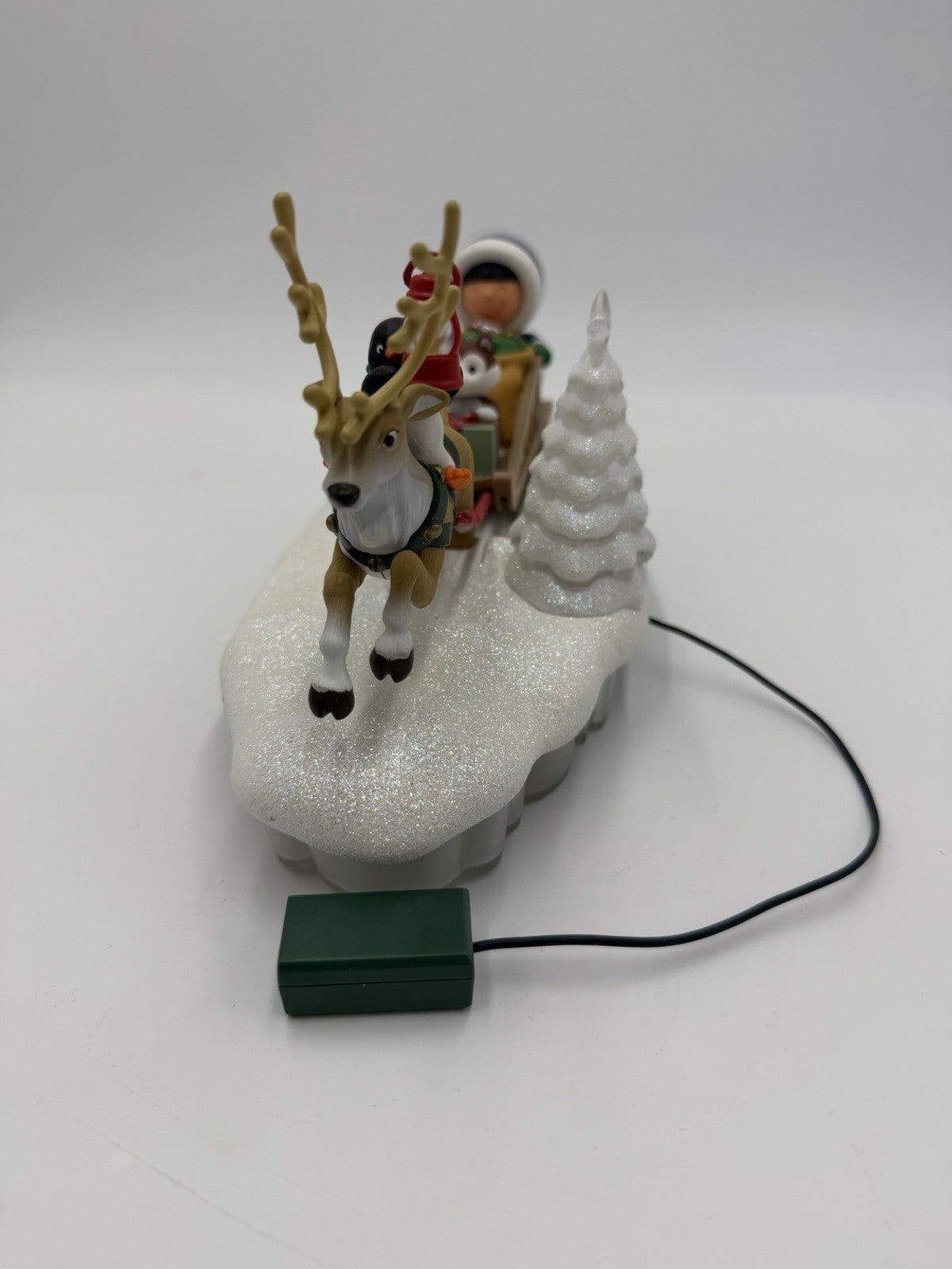 Hallmark 2015 Here Comes Frosty Friends Christmas Tabletop Decor Reindeer